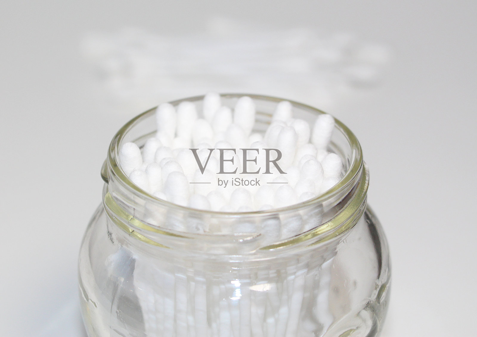 白色的棉花花蕾。照片摄影图片