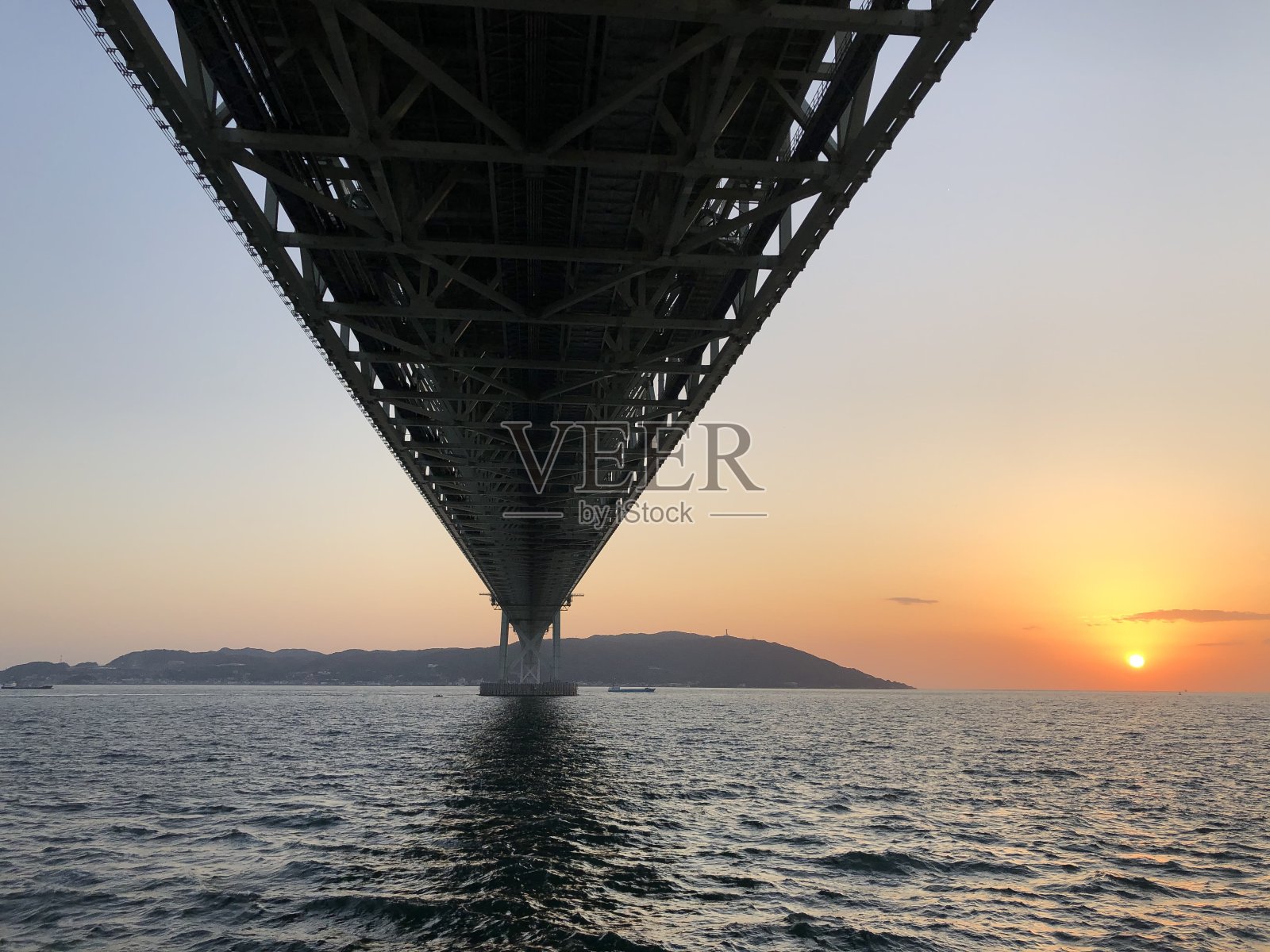 日落时分的明石海峡大桥照片摄影图片