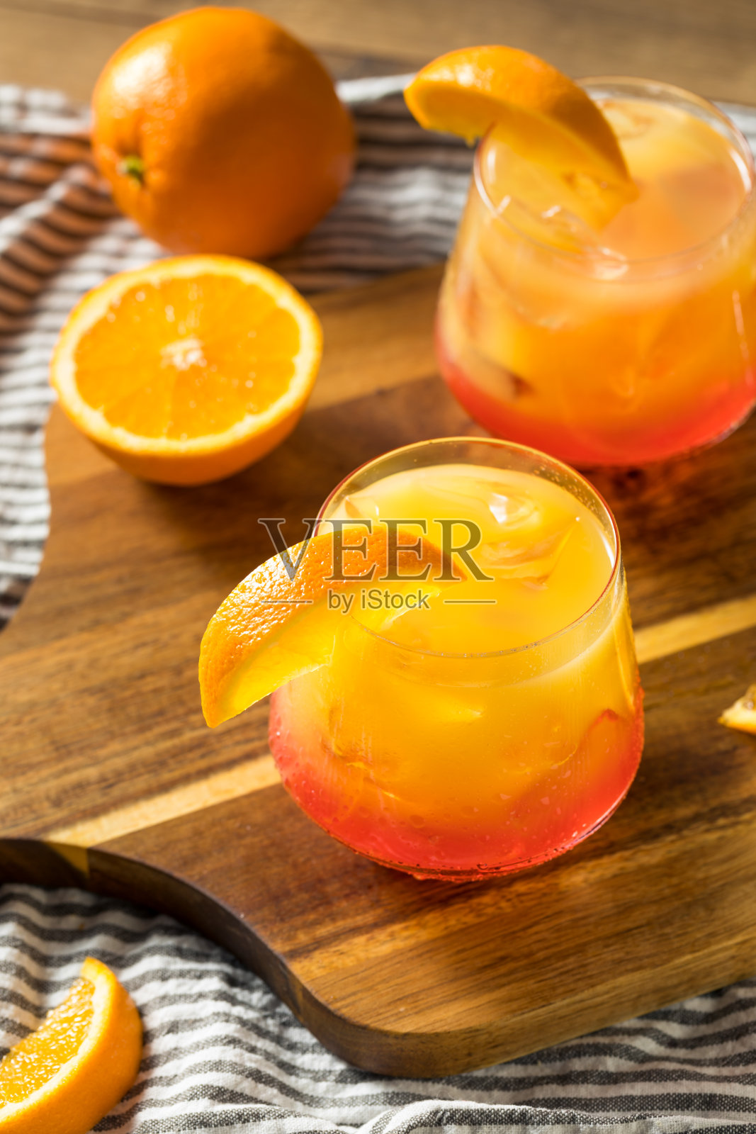 酒意清爽的龙舌兰日出鸡尾酒照片摄影图片