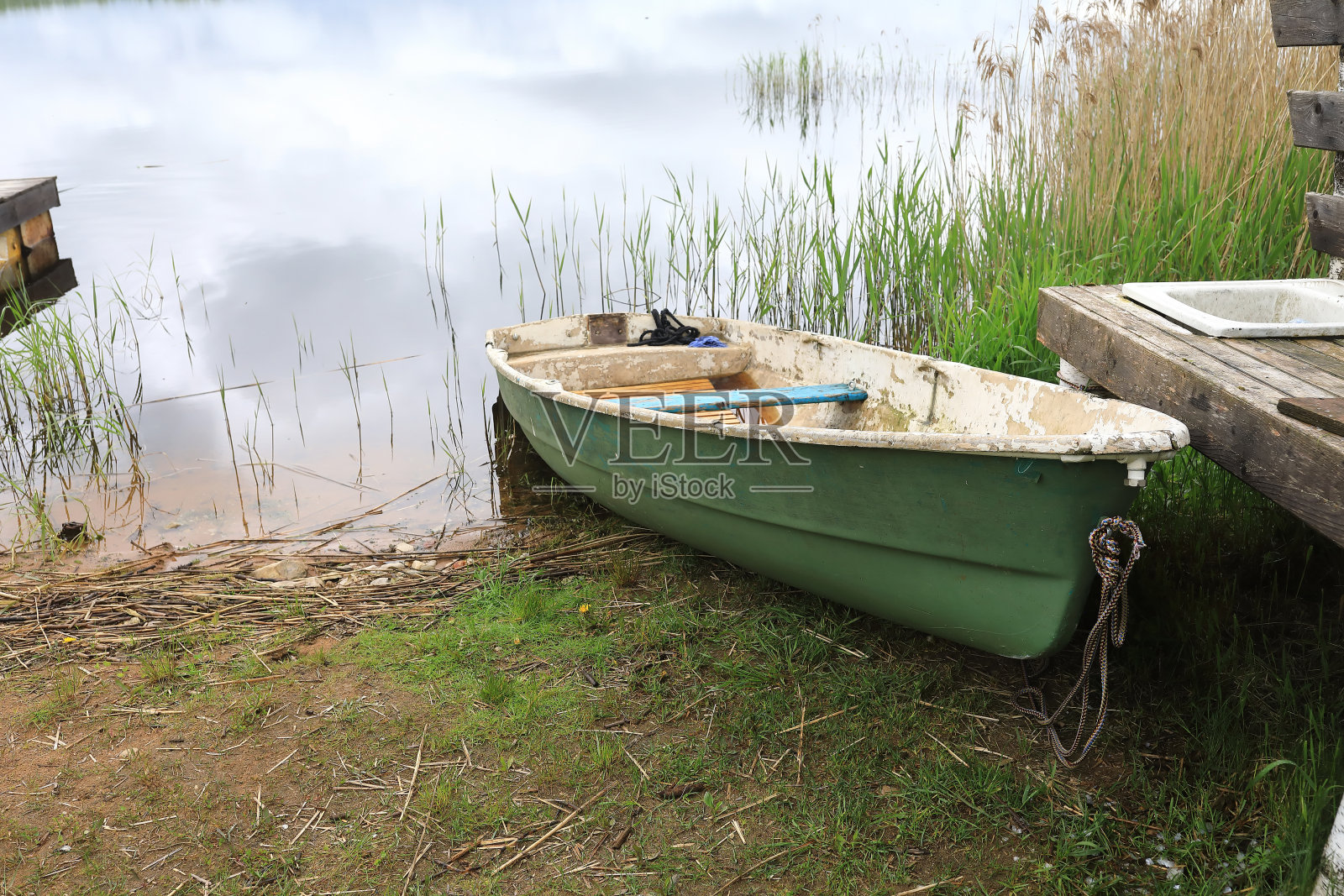 塞利格尔湖岸边的渔船照片摄影图片