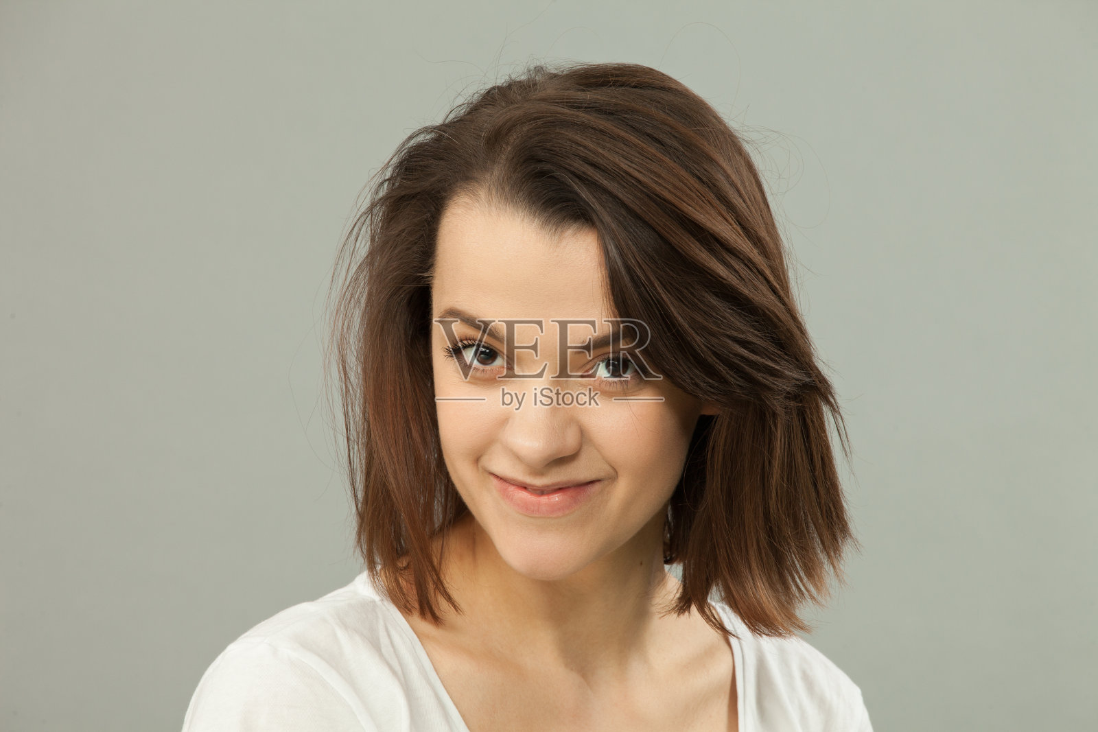 一个迷人的28岁女人的近距离摄影肖像照片摄影图片