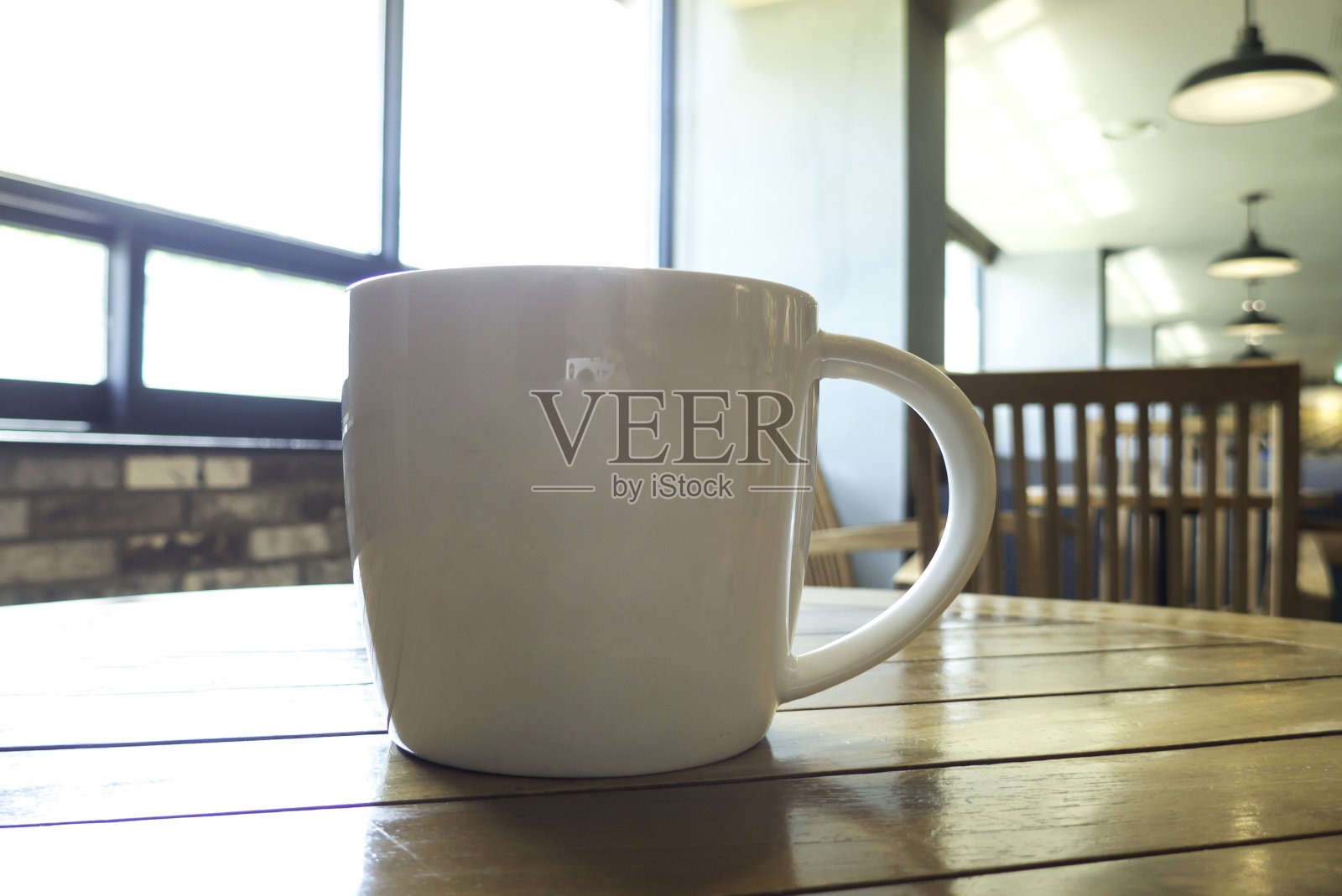 白色的杯子照片摄影图片