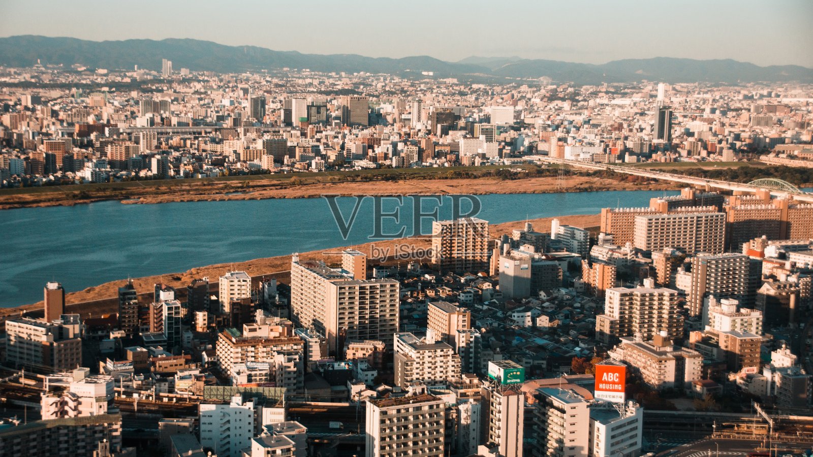 从大阪的观景楼看日落照片摄影图片