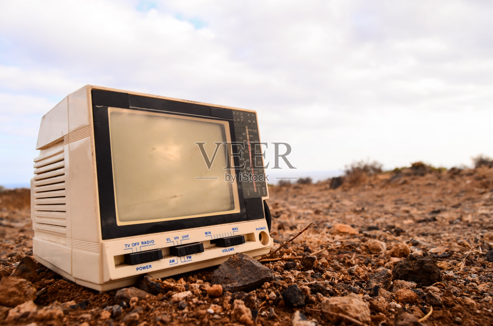 废弃的灰色电视照片摄影图片