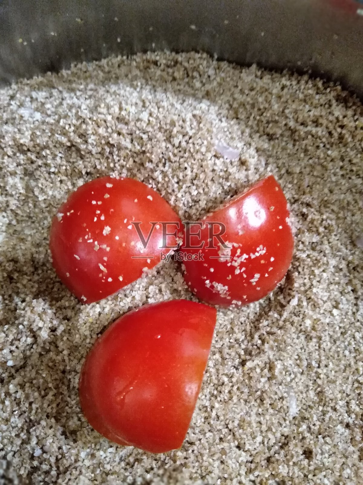 西红柿吃快餐照片摄影图片