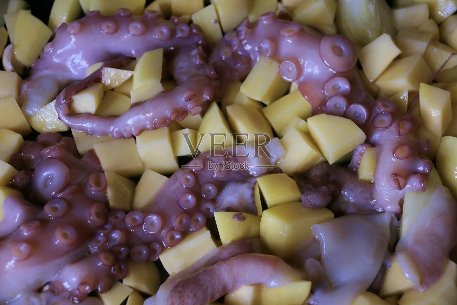 自制烤章鱼配土豆照片摄影图片