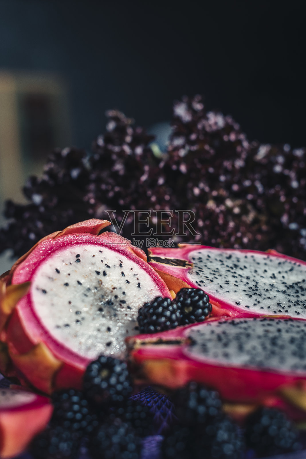 红色、紫色和白色的蔬菜照片摄影图片