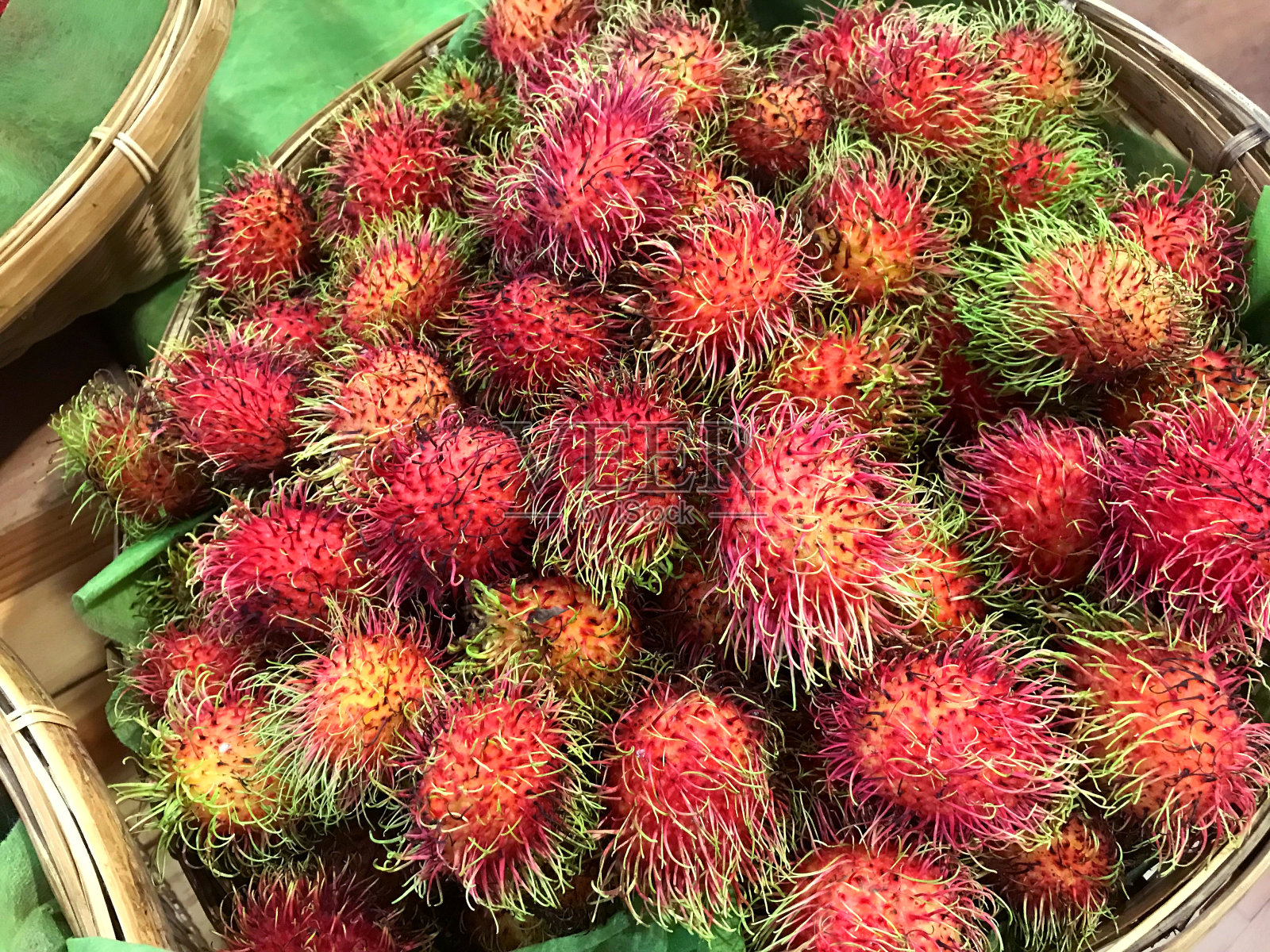 红色的红毛丹照片摄影图片