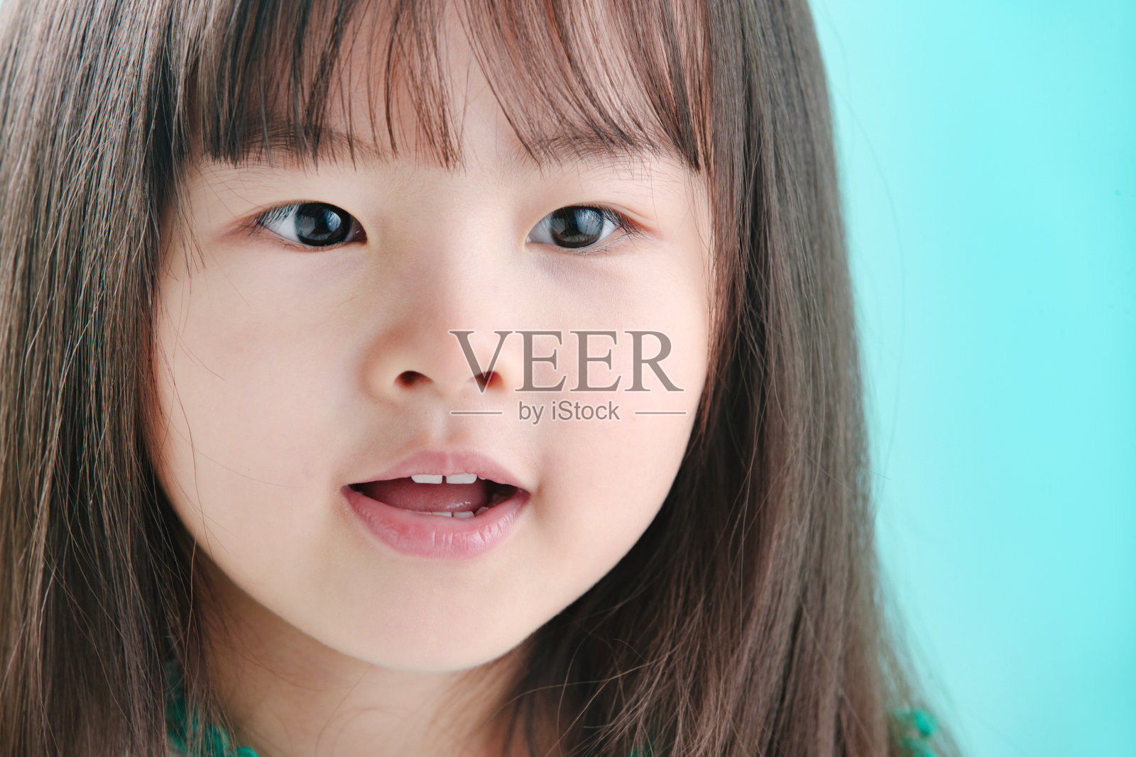 小女孩可爱的脸蛋照片摄影图片