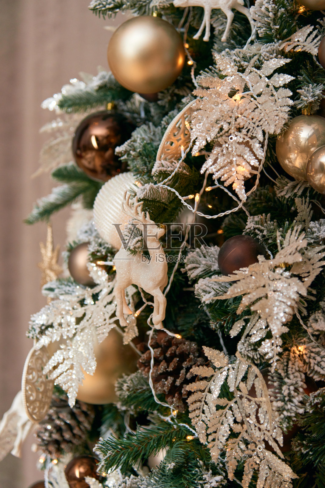 新年快乐和圣诞概念-美丽的圣诞树装饰特写照片摄影图片