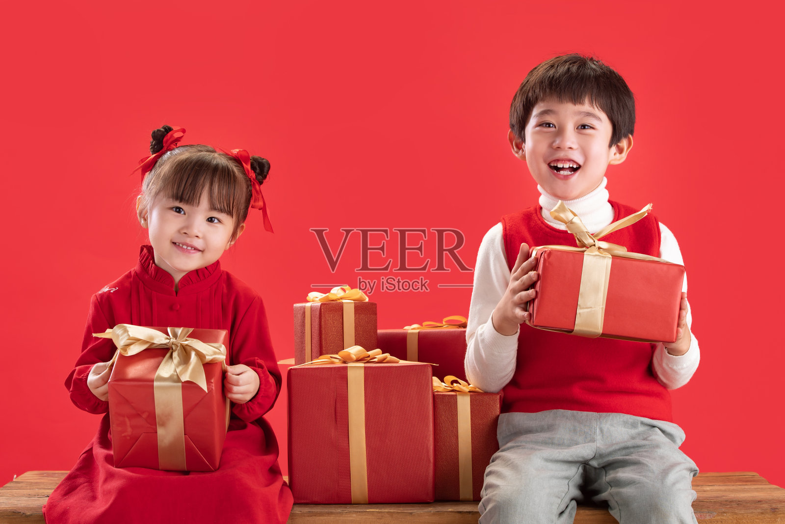 可爱的小朋友过年照片摄影图片