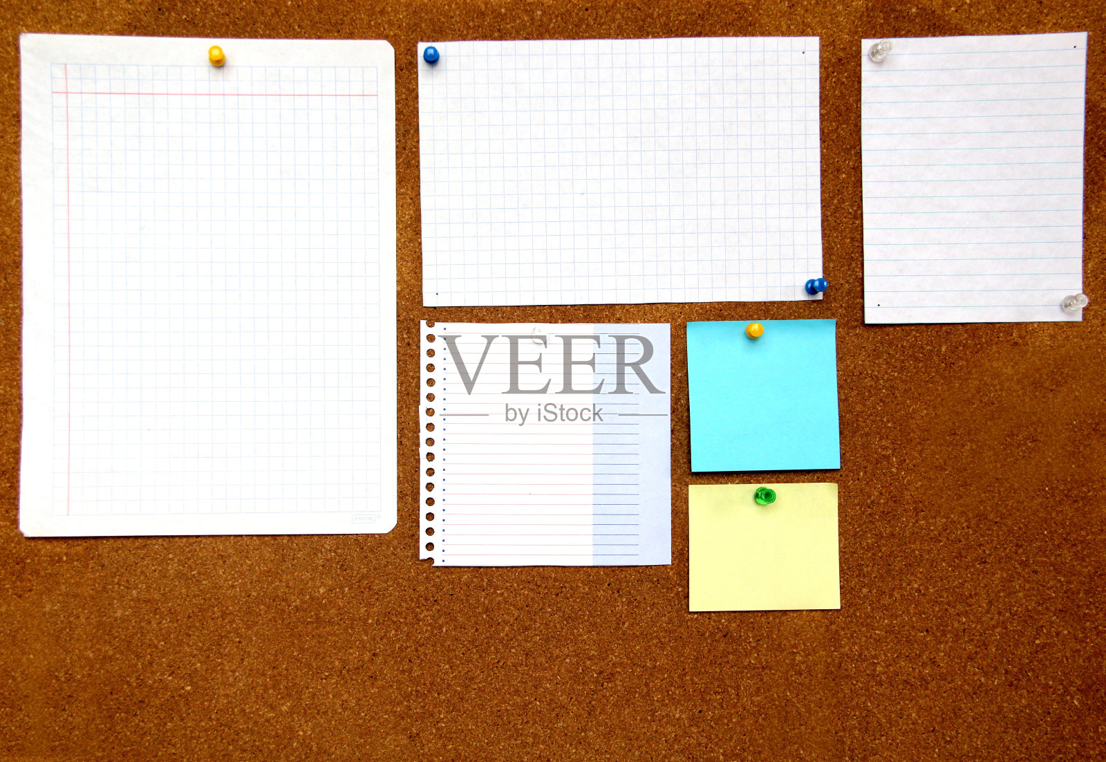 白板上写着重要的信息、激励和提醒照片摄影图片