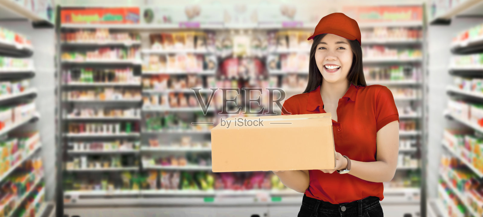 快乐的送货服务，从商品到客户照片摄影图片