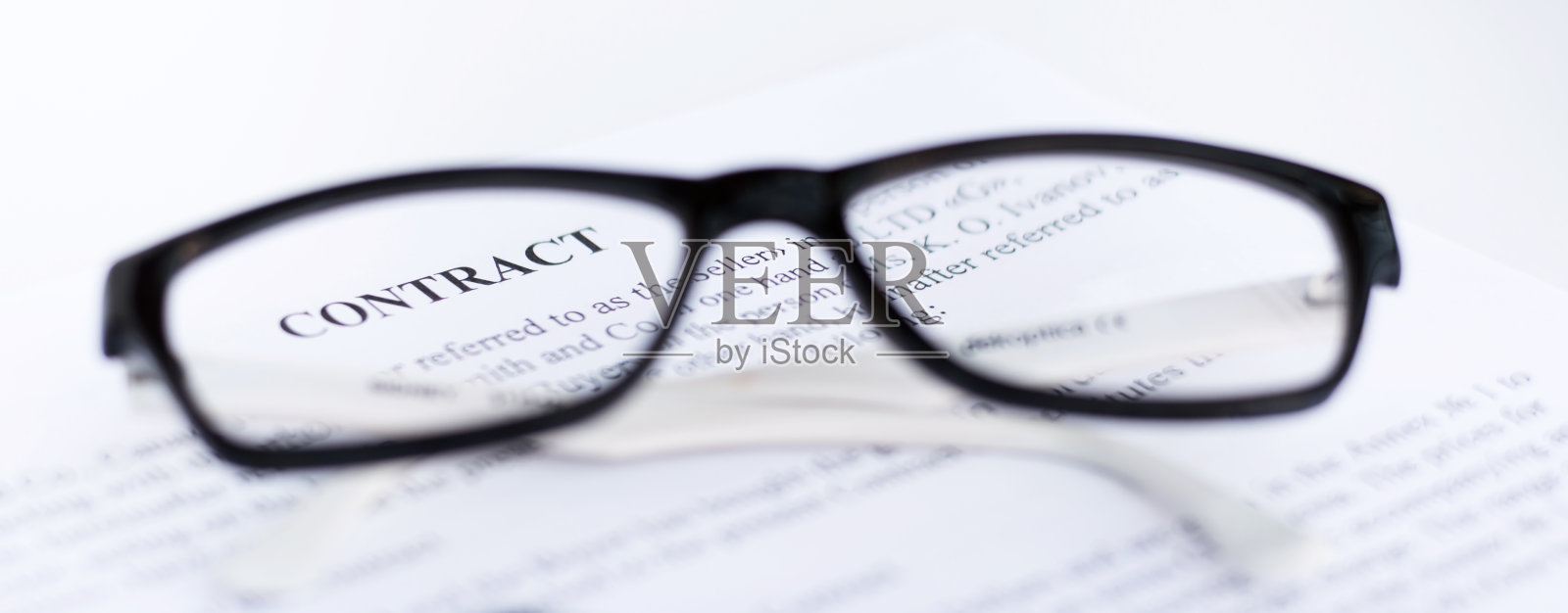 合同文件上的要点。合同的经营理念照片摄影图片