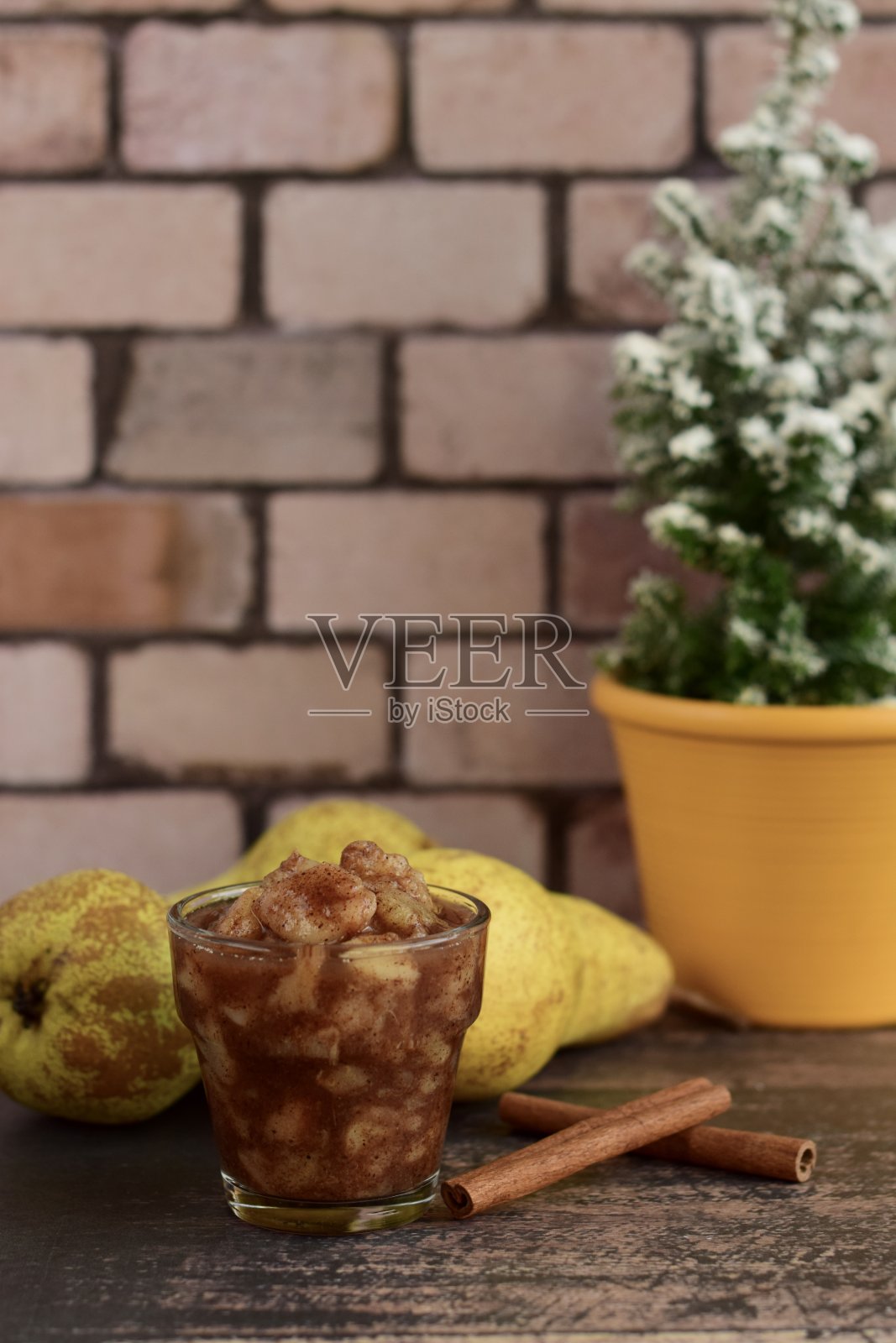 自制肉桂梨蜜饯照片摄影图片