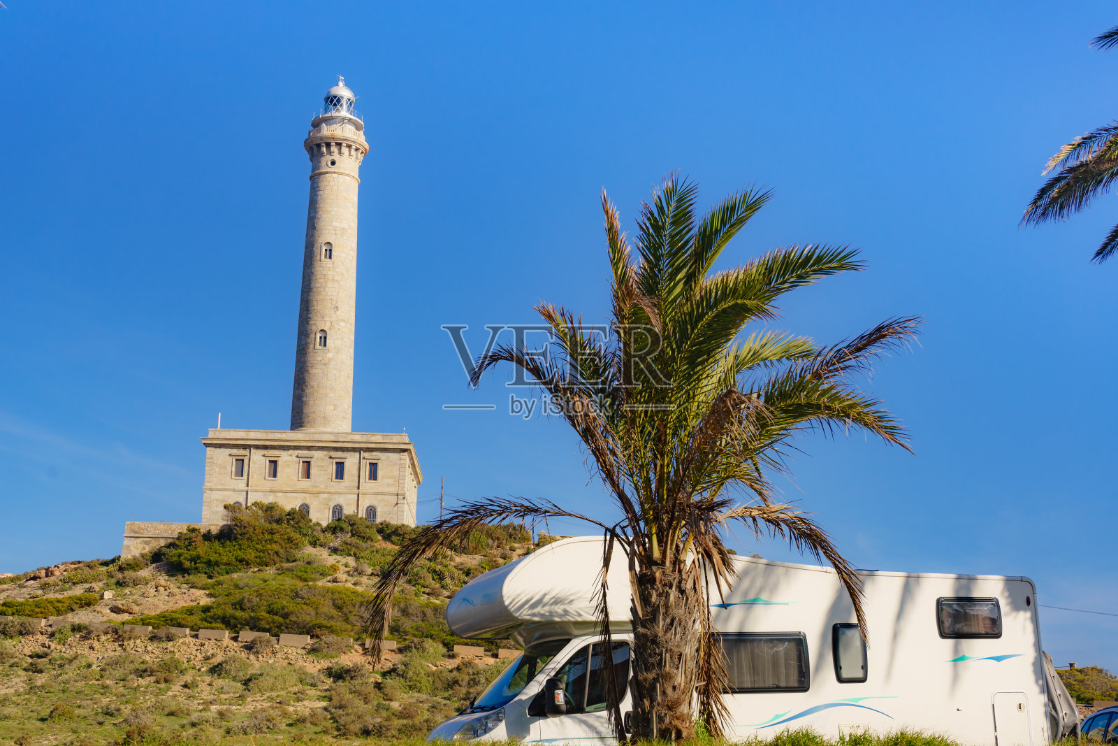 西班牙帕洛斯角灯塔的露营者照片摄影图片