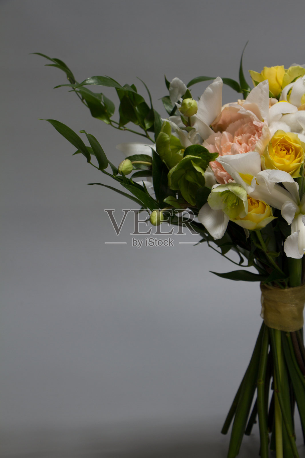 复古风格的婚礼或问候花束，浅灰色背景，选择性焦点照片摄影图片