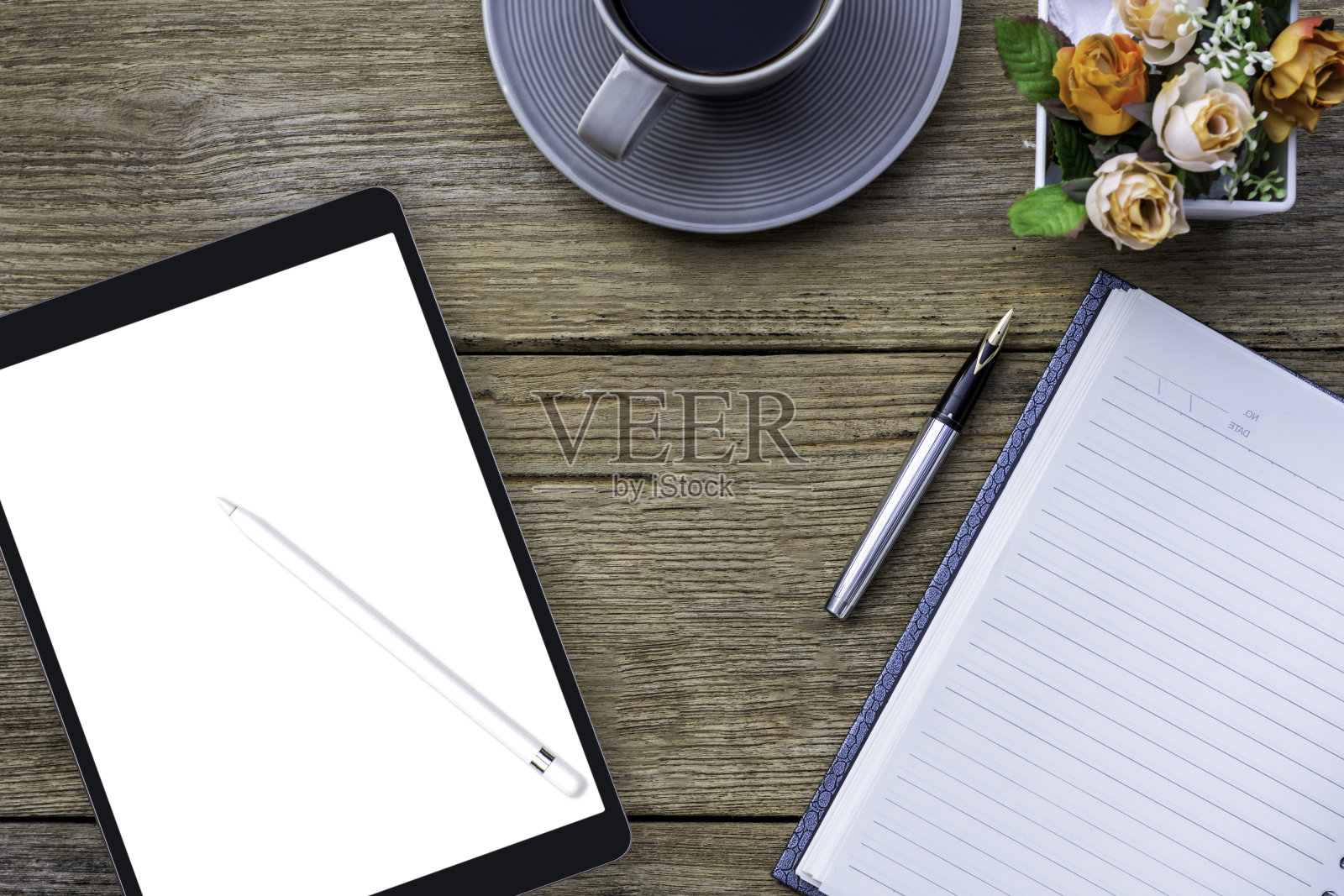 木桌上的模型图像照片摄影图片