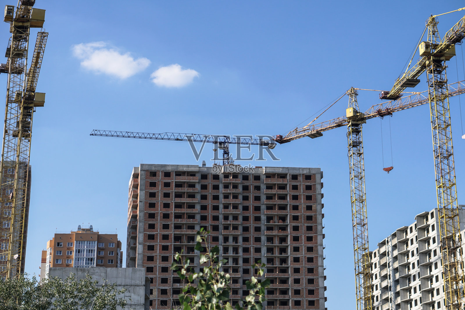 施工过程中采用黄鹤分段施工。设计行业背景。照片摄影图片