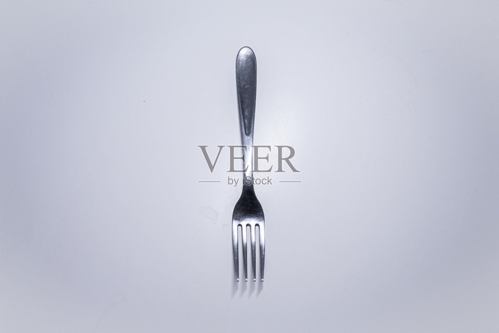 勺子和叉子在白色的背景下照片摄影图片