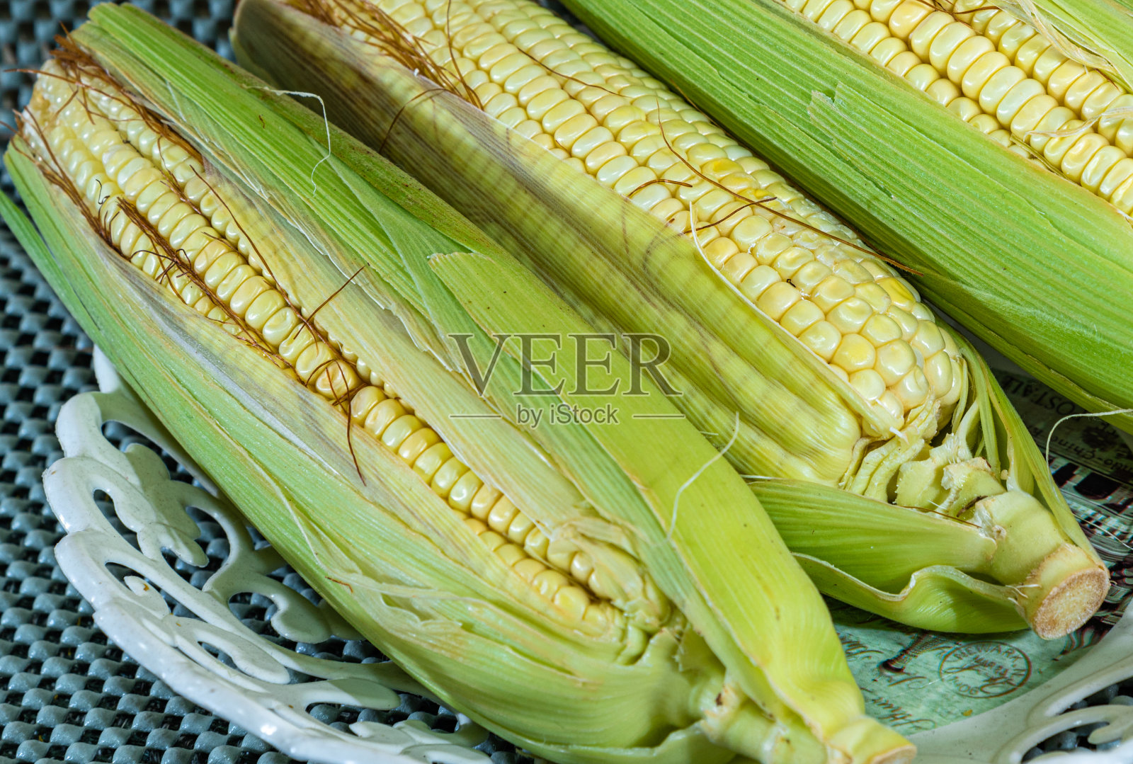 玉米和青玉米。为São João派对准备的食物。照片摄影图片