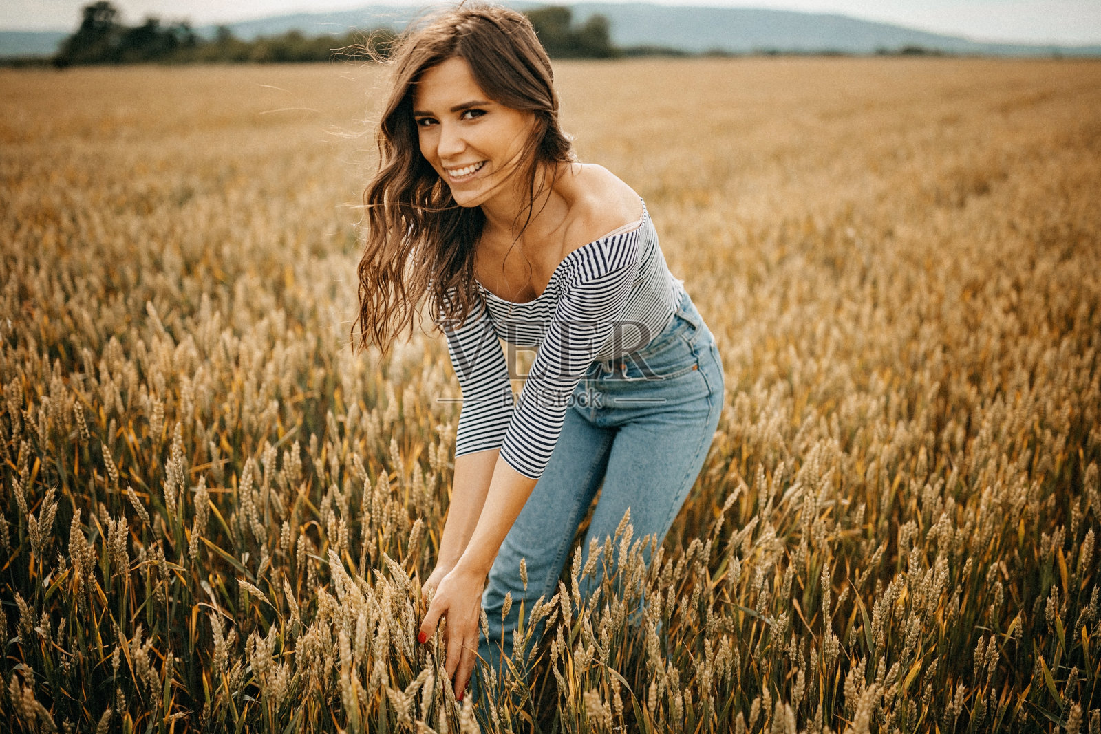 无忧无虑的女性照片摄影图片