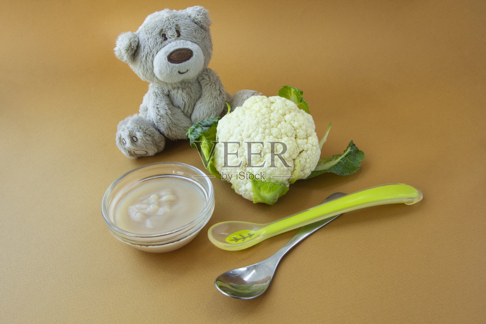 生态背景下的菜花婴儿食品碗照片摄影图片