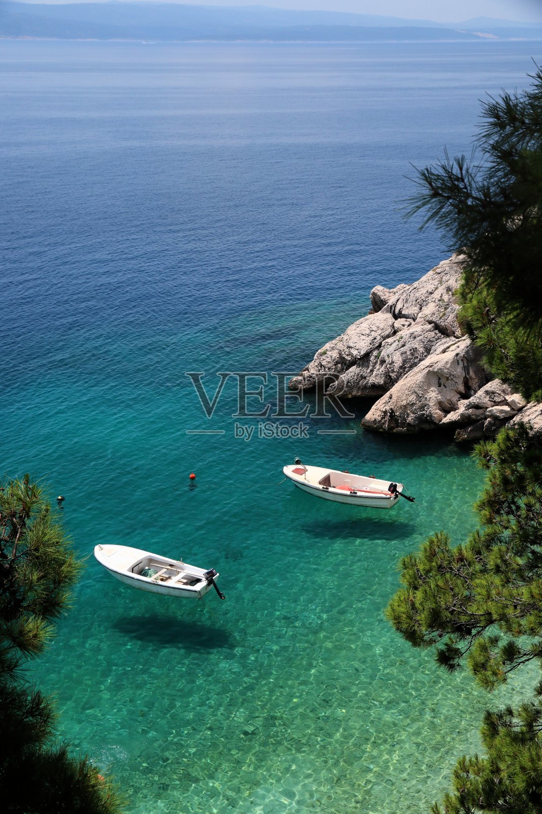 在克罗地亚漂浮的船只照片摄影图片