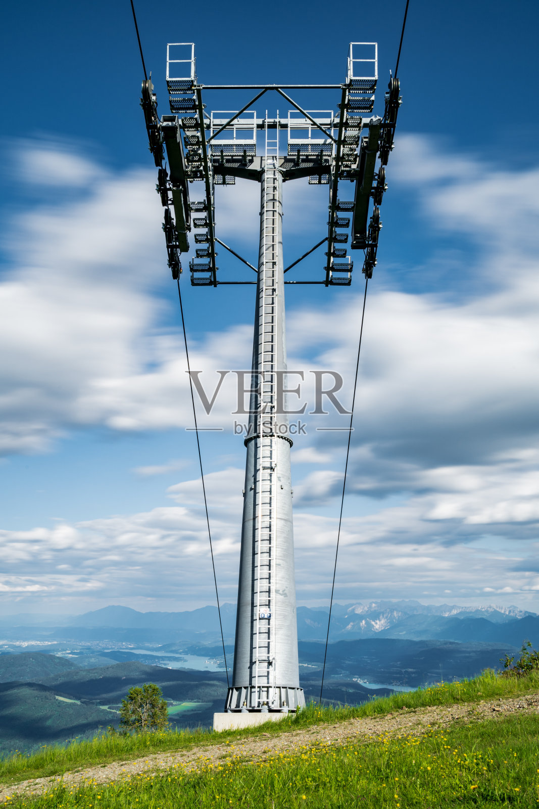 夏季滑雪缆车照片摄影图片