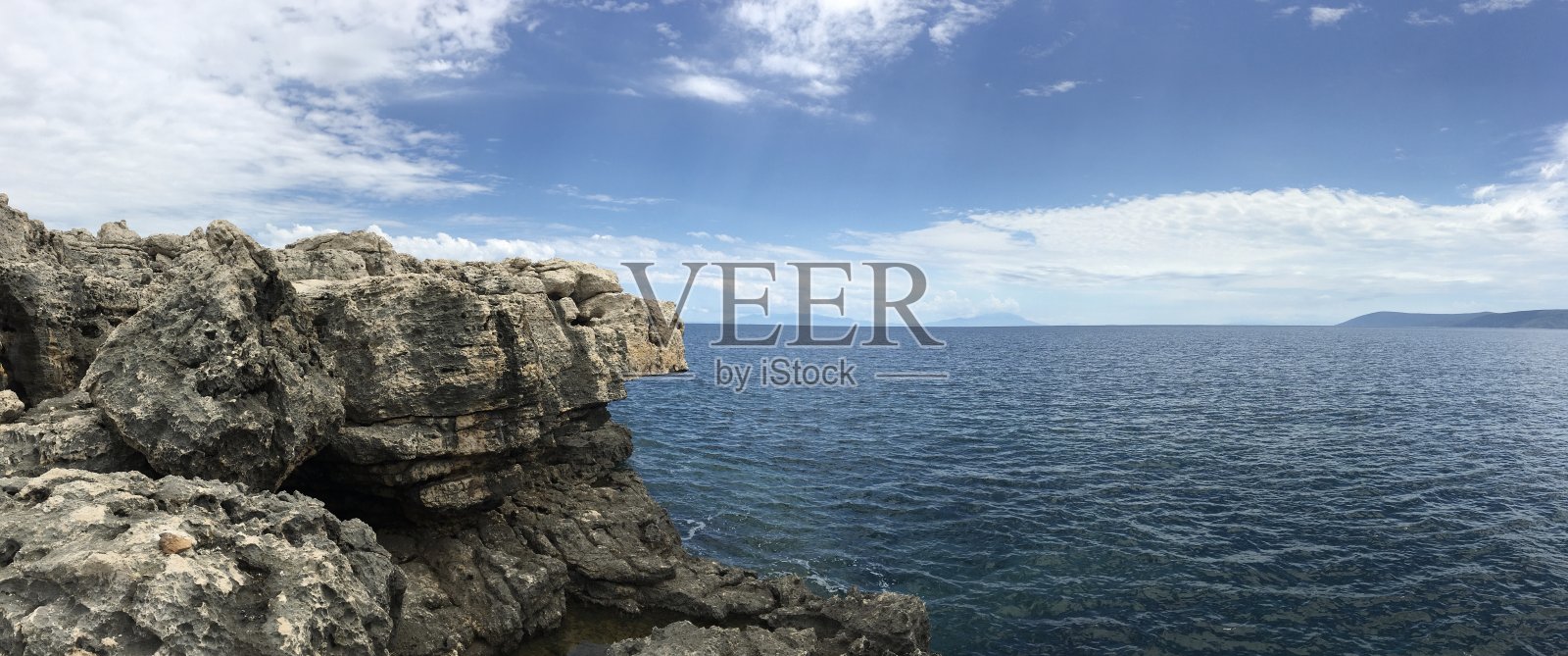 大自然中的岩石和海洋。卡拉布兰伊兹密尔,土耳其照片摄影图片