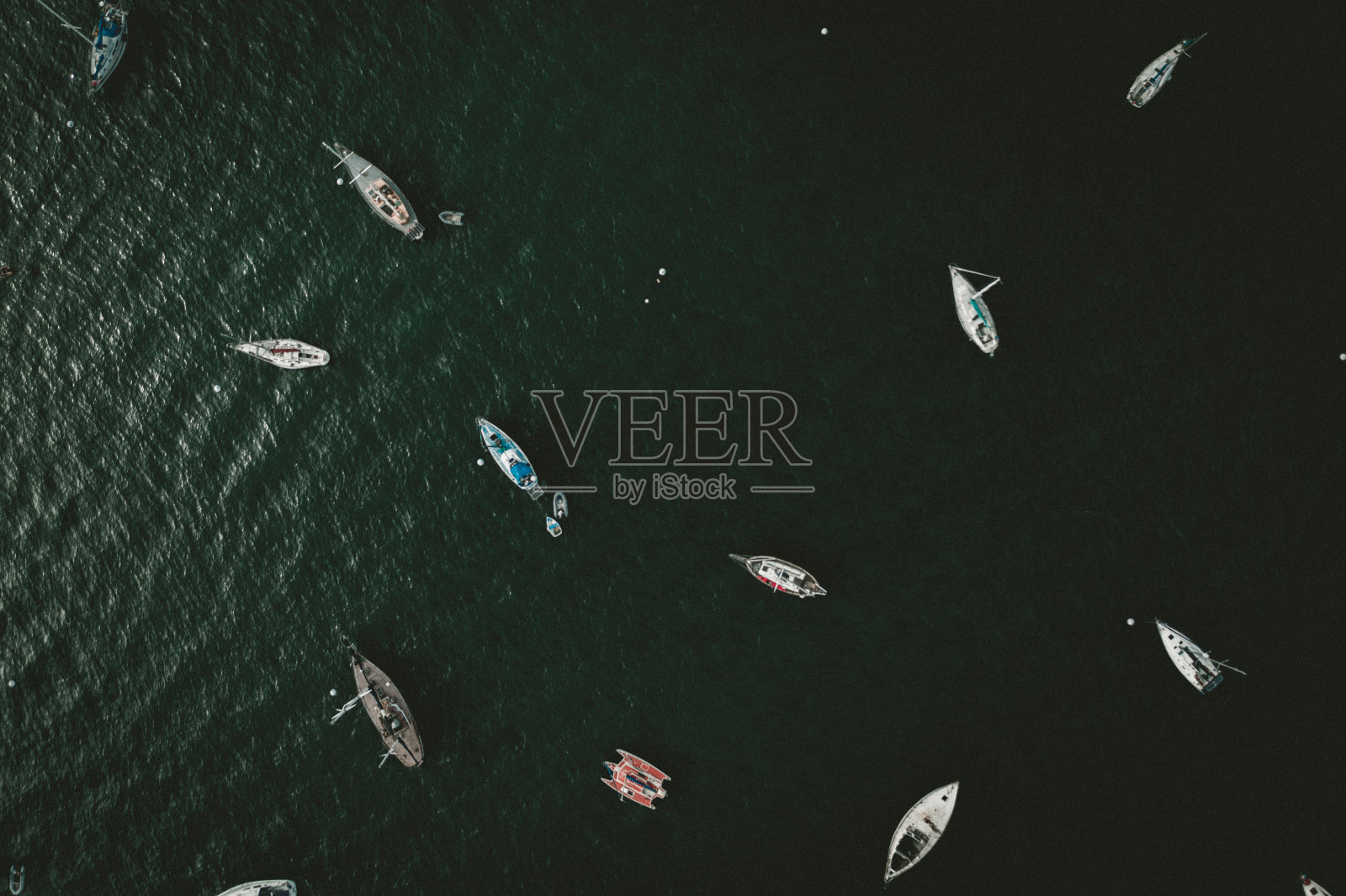 分散的船照片摄影图片