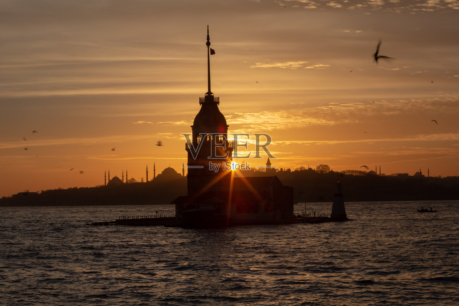 处女塔之夜照片来自土耳其博斯普鲁斯伊斯坦布尔照片摄影图片