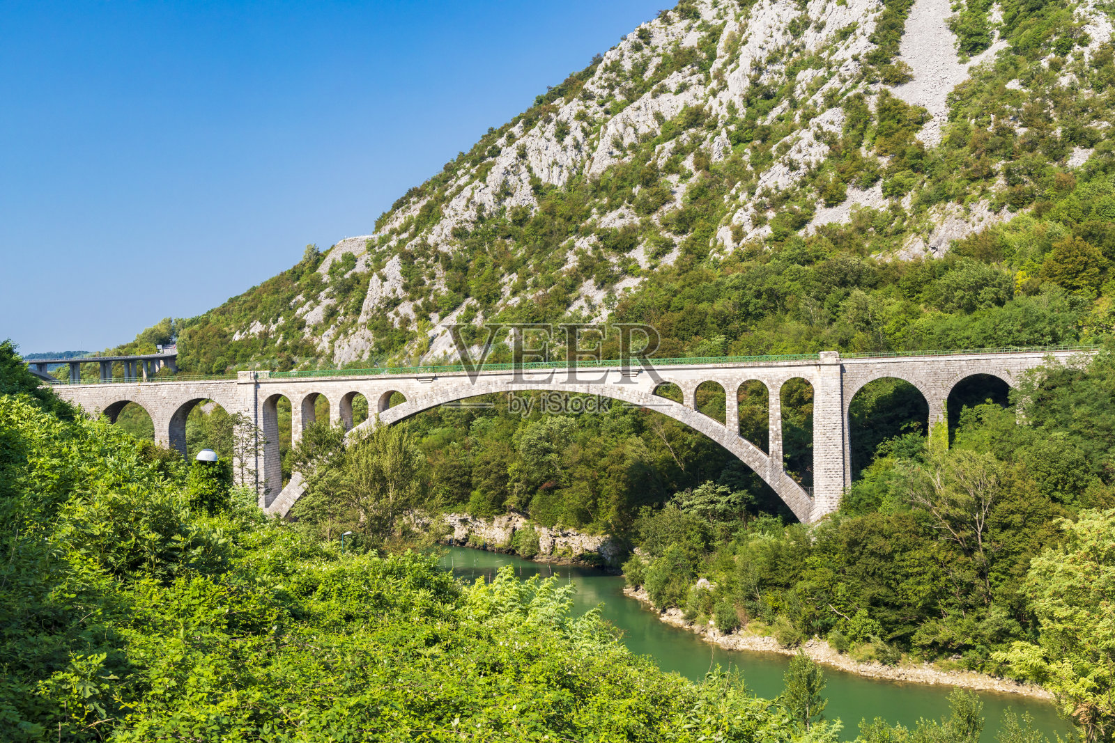 斯洛文尼亚索卡河上的索尔坎桥照片摄影图片