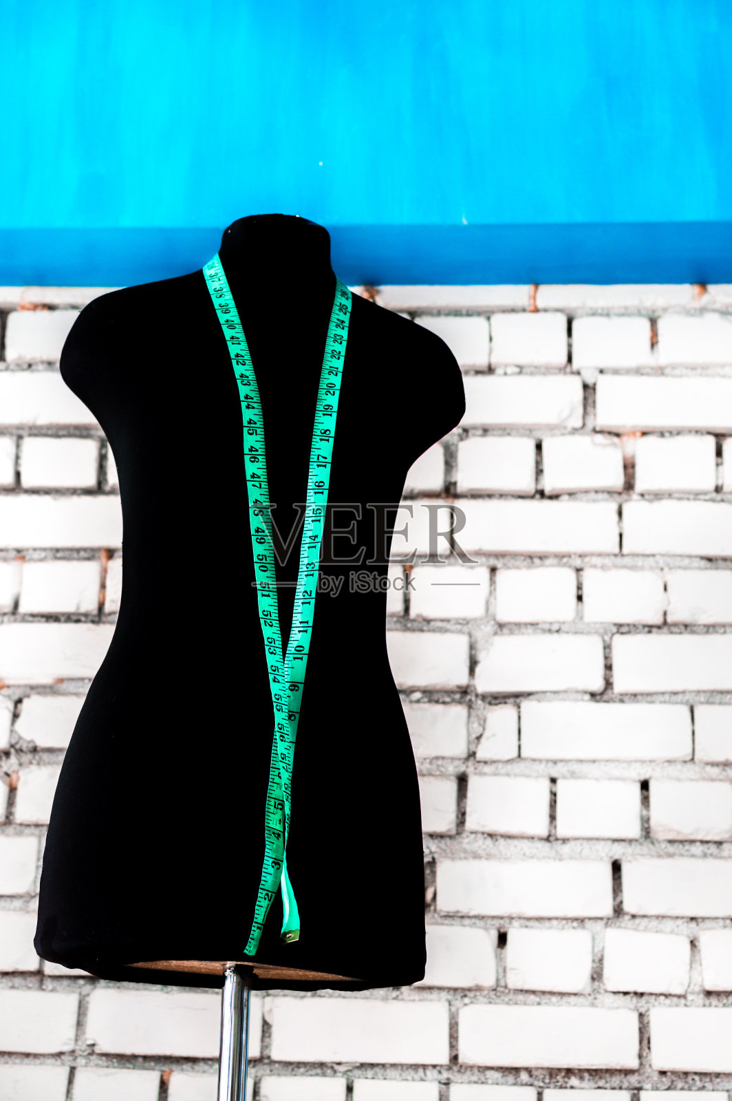 缝纫的人体模型。缝纫工作室。裁剪。设计师照片摄影图片