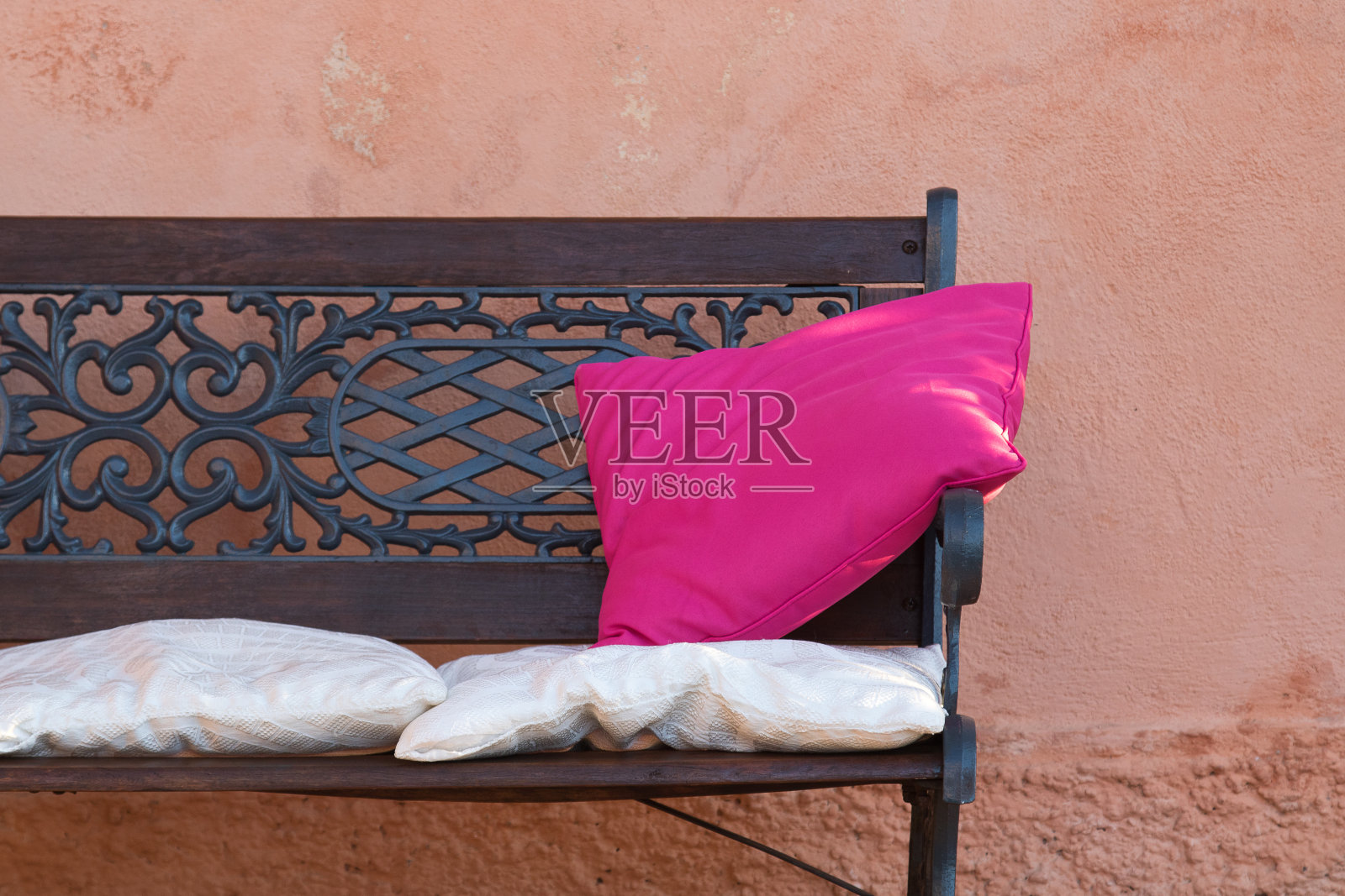 板凳上照片摄影图片