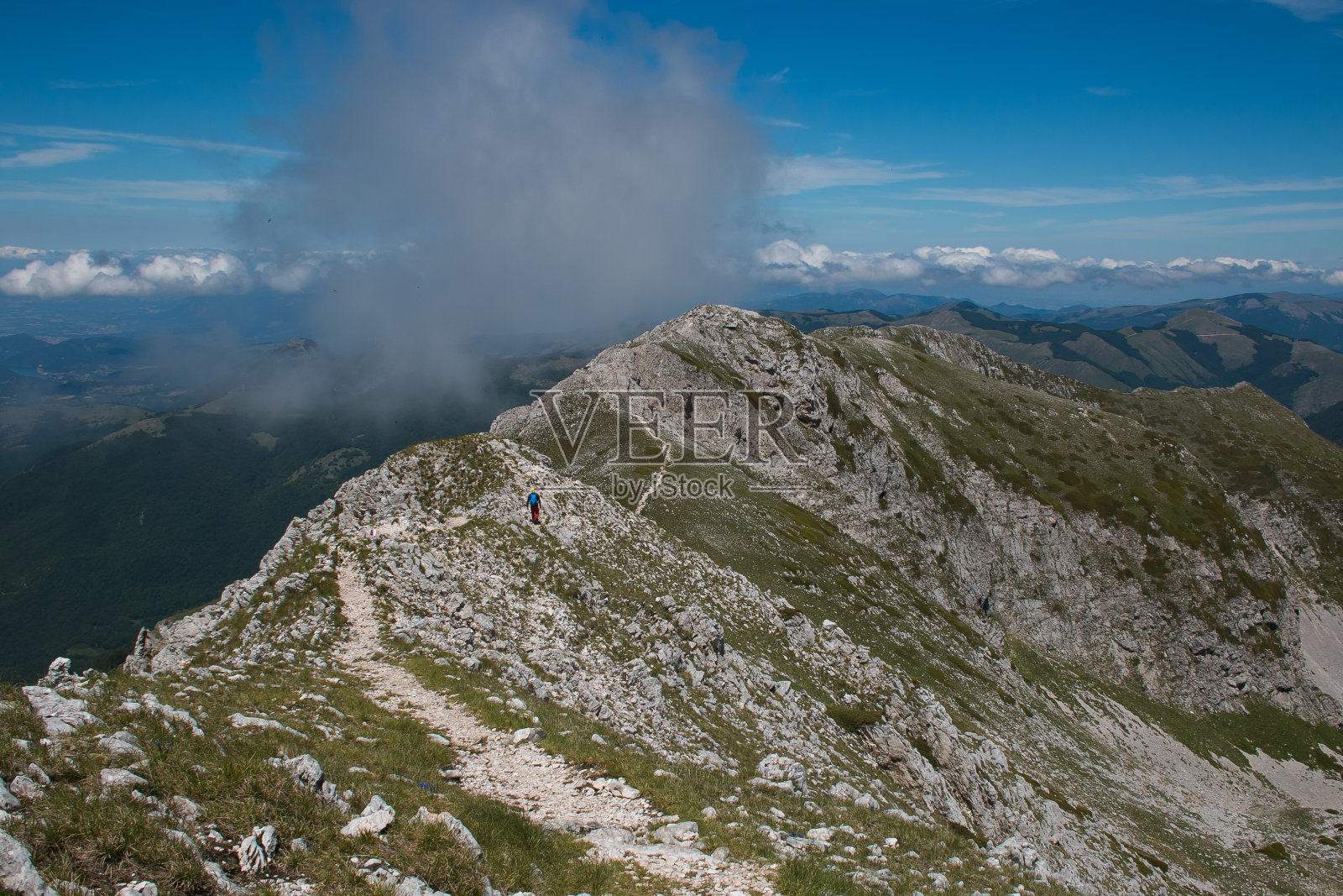 从特米尼洛山眺望群山的全景照片摄影图片