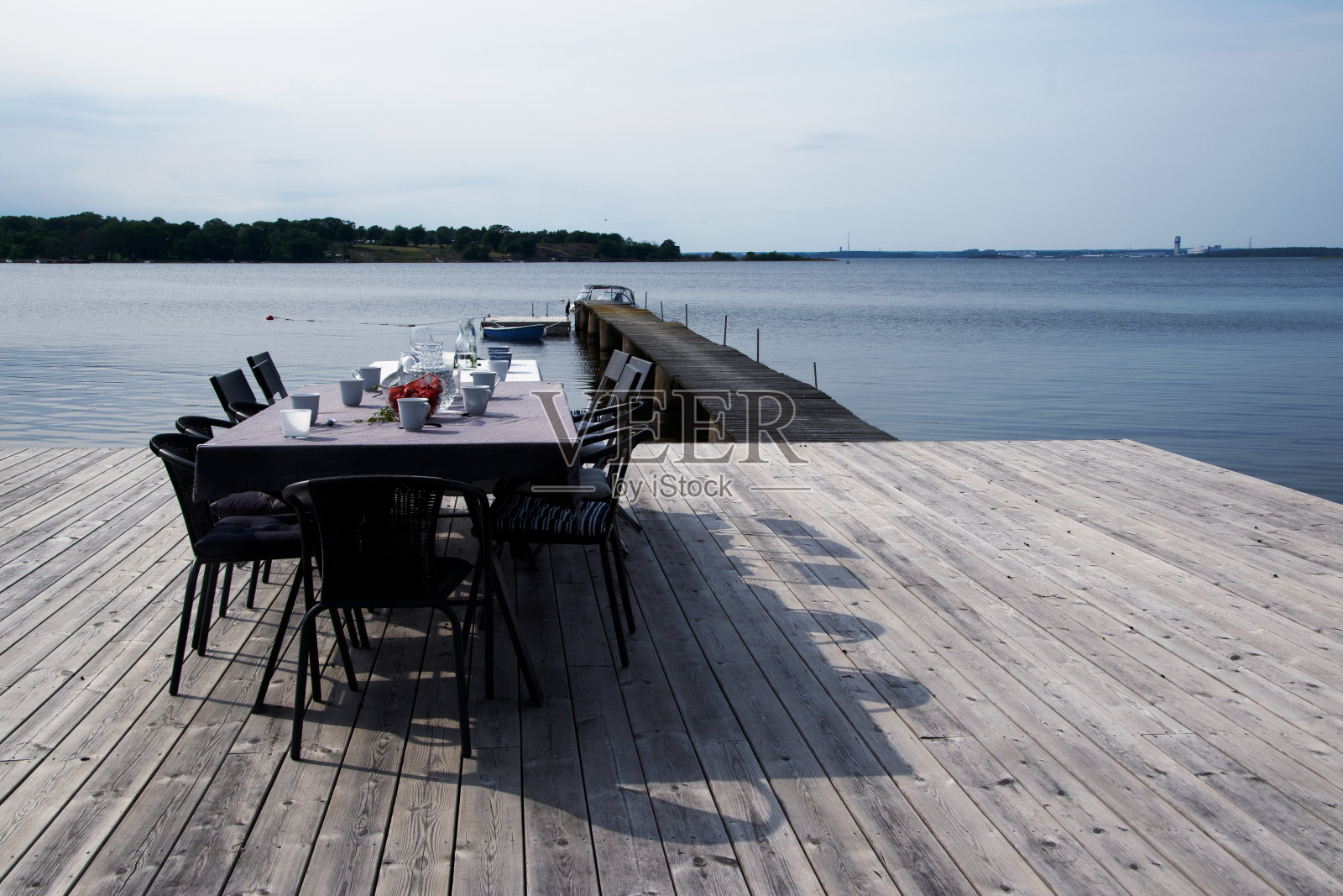 这是群岛码头上的咖啡休息时间照片摄影图片