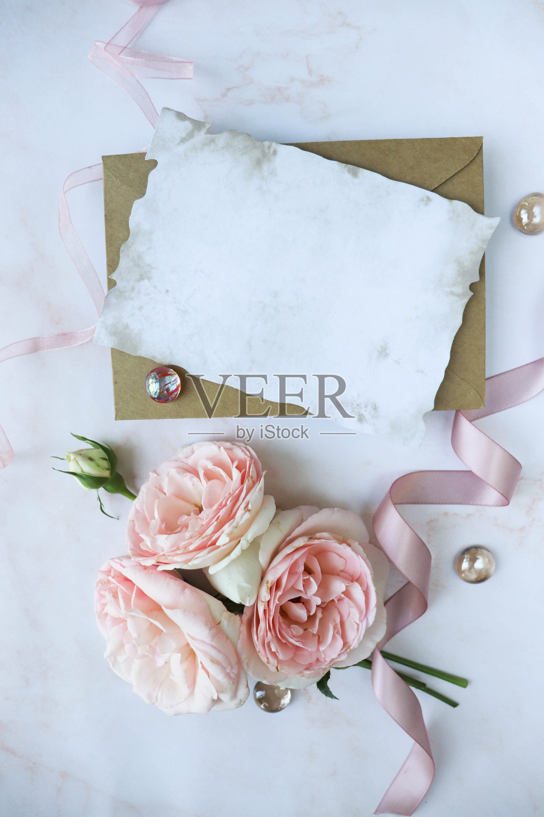 一小束娇嫩的玫瑰照片摄影图片