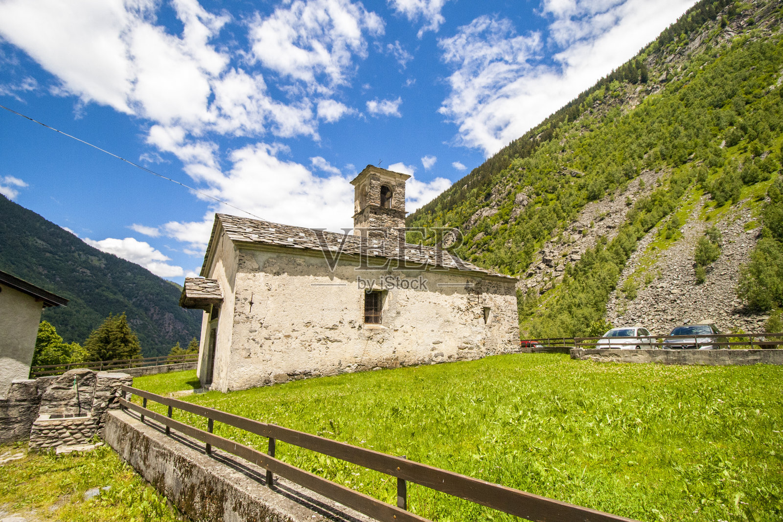 阿尔卑斯山的教堂照片摄影图片