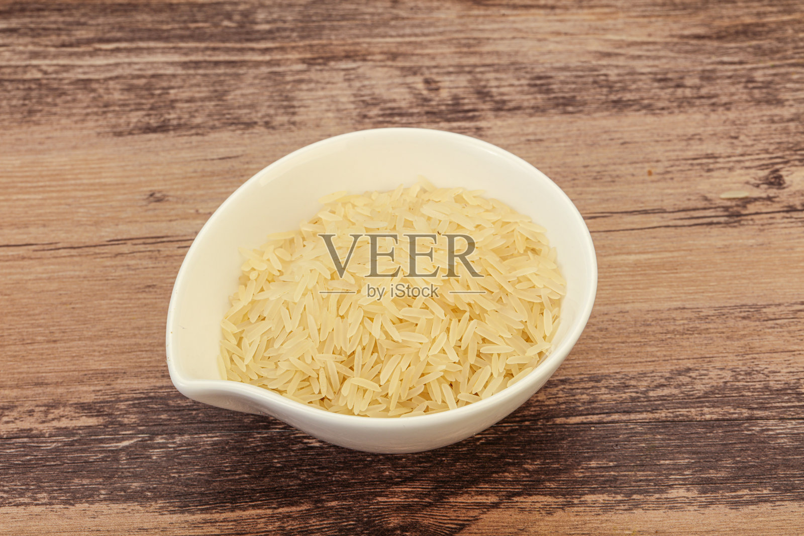 碗里的生印度香米照片摄影图片