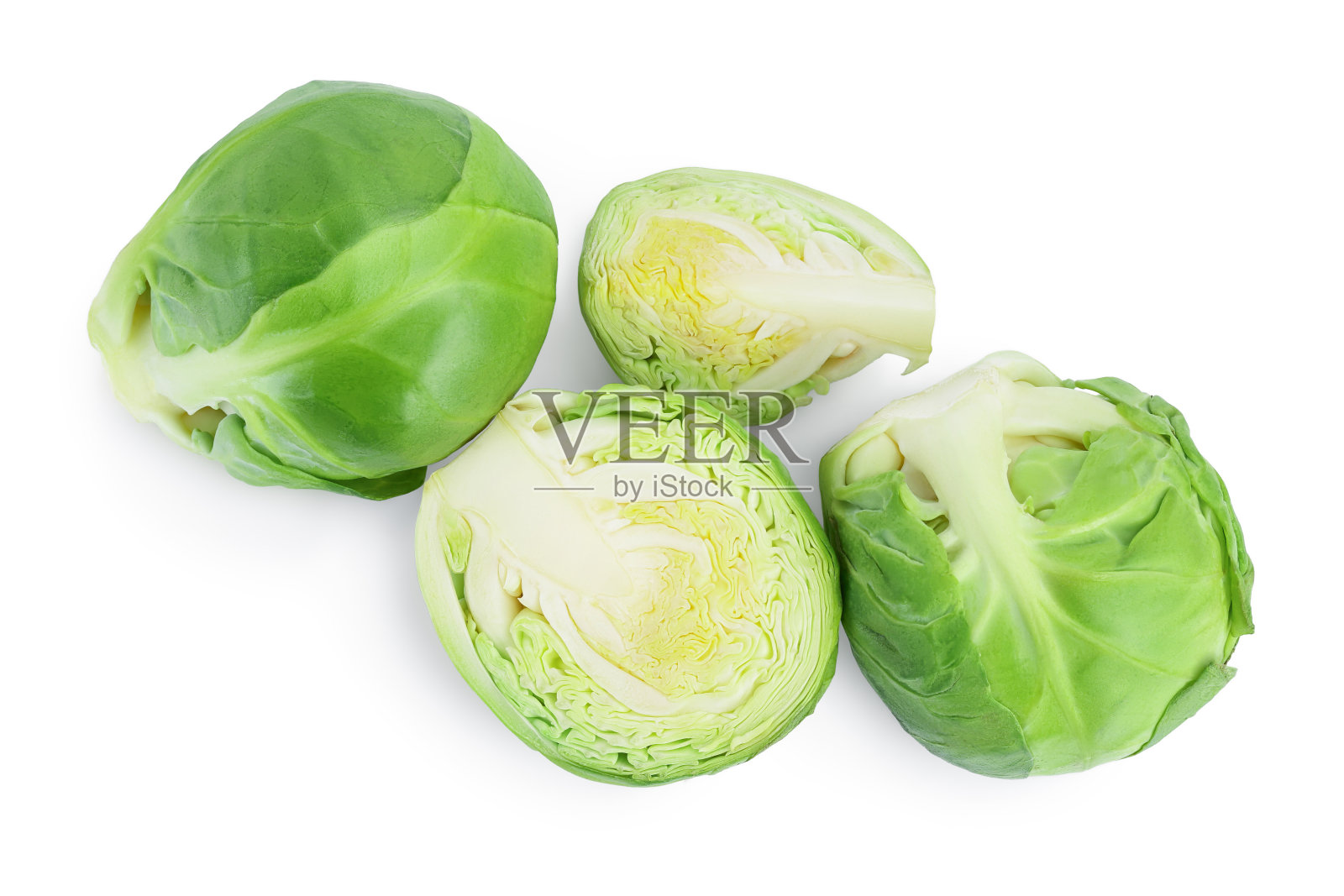 抱子甘蓝孤立在白色背景与剪辑路径和全景深的领域。前视图。平躺照片摄影图片