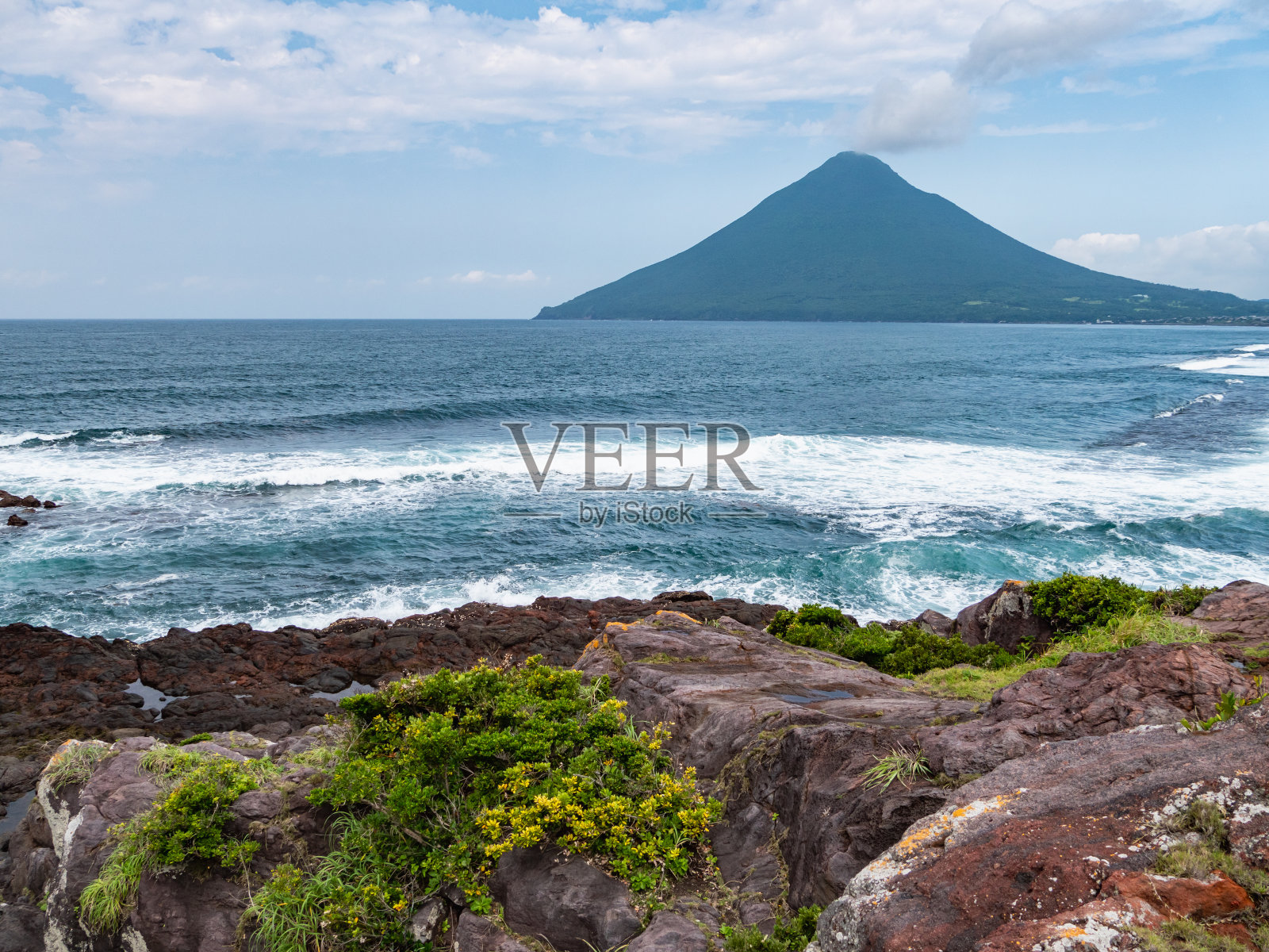 从日本鹿儿岛县Ibusuki市的长崎路上看海门达克。照片摄影图片