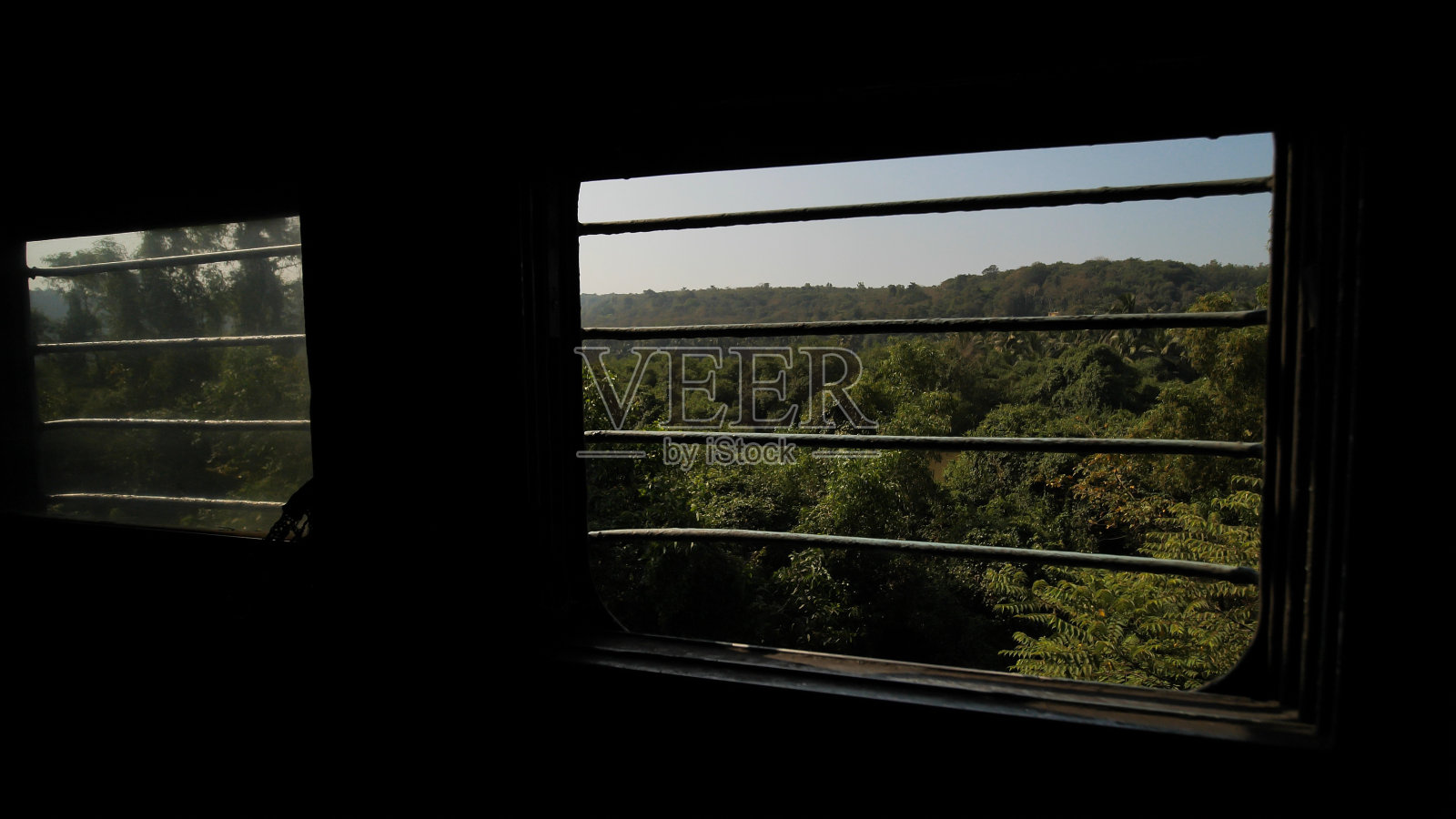 印度火车的窗户照片摄影图片