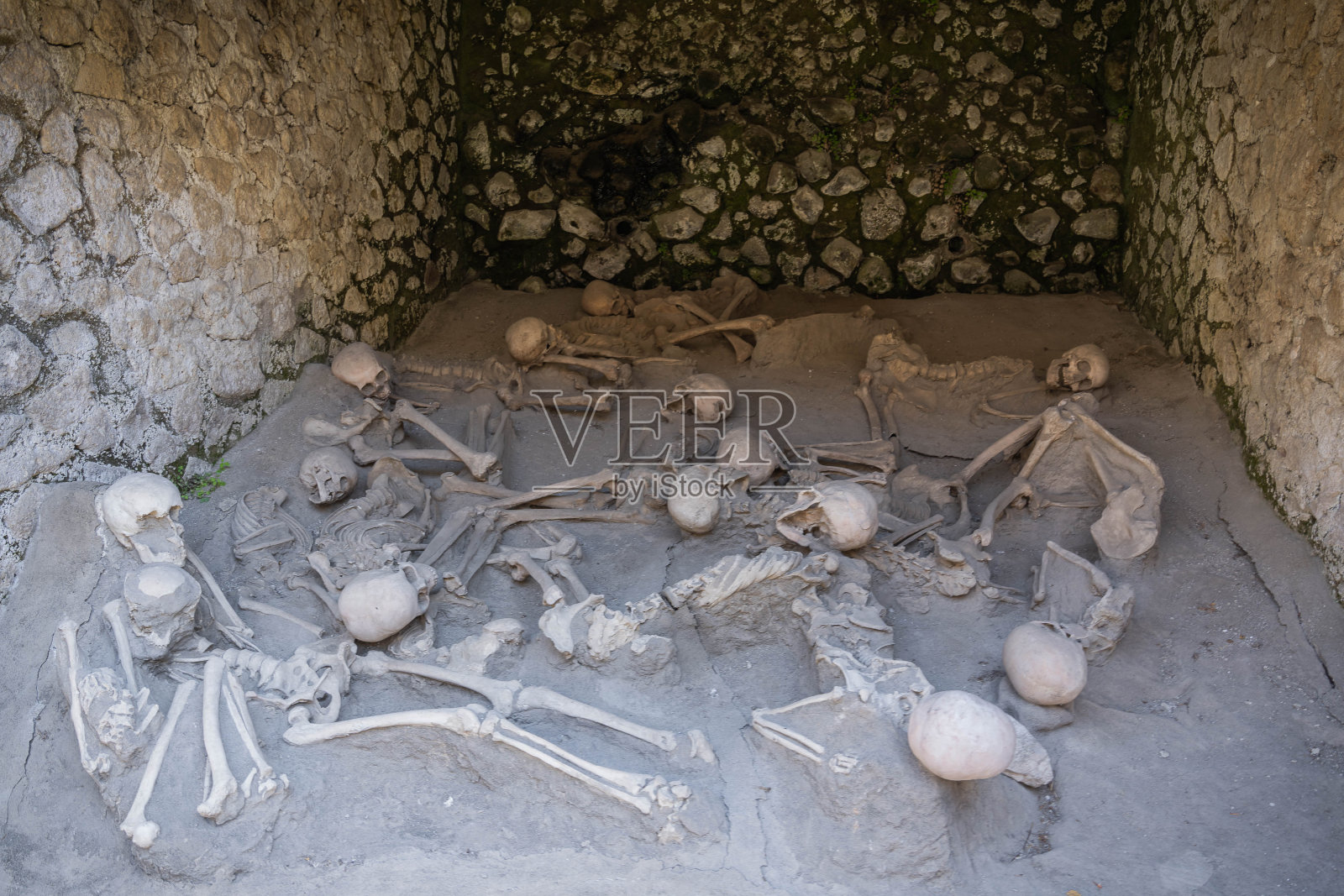 这是意大利坎帕尼亚维苏威火山爆发后从赫库兰尼姆逃出来的难民的遗留物照片摄影图片