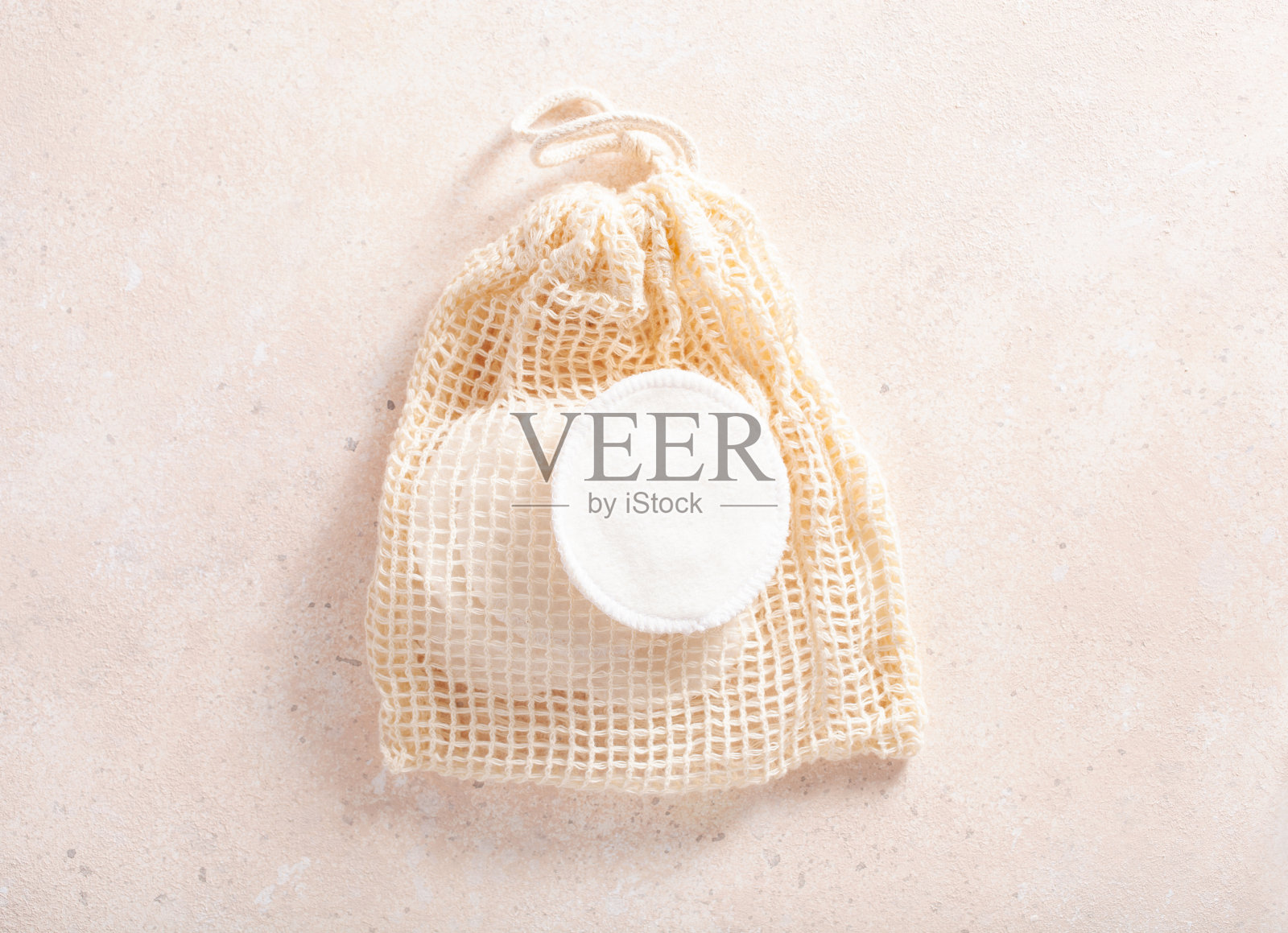 零废物环保卫生浴室概念。可重复使用的棉垫袋照片摄影图片