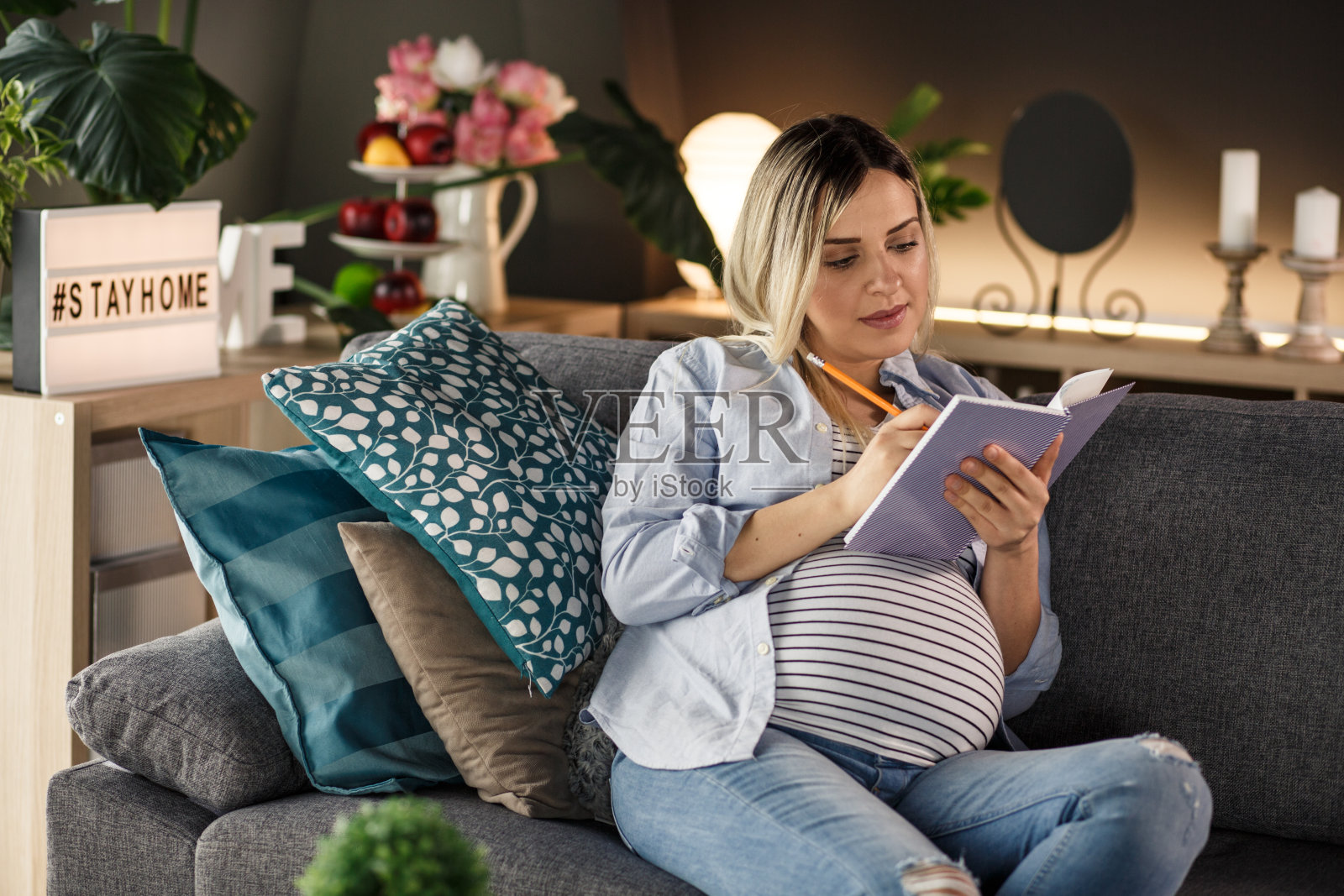 她的个人日记将会有最令人兴奋的怀孕见证照片摄影图片