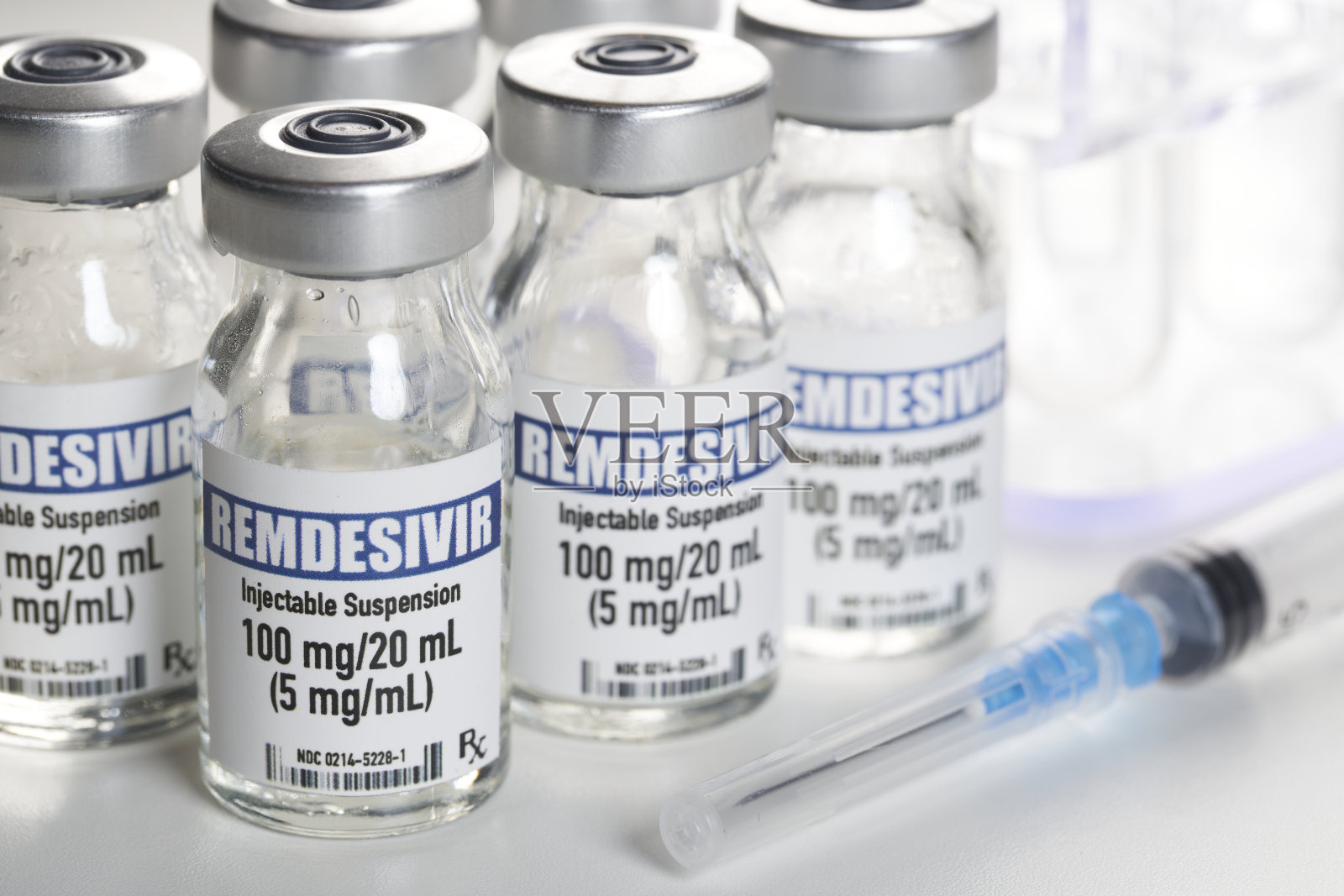 用于治疗covid-19的瑞德西韦瓶和注射器照片摄影图片