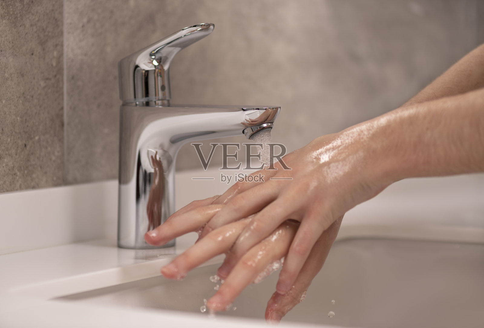 洗手指照片摄影图片