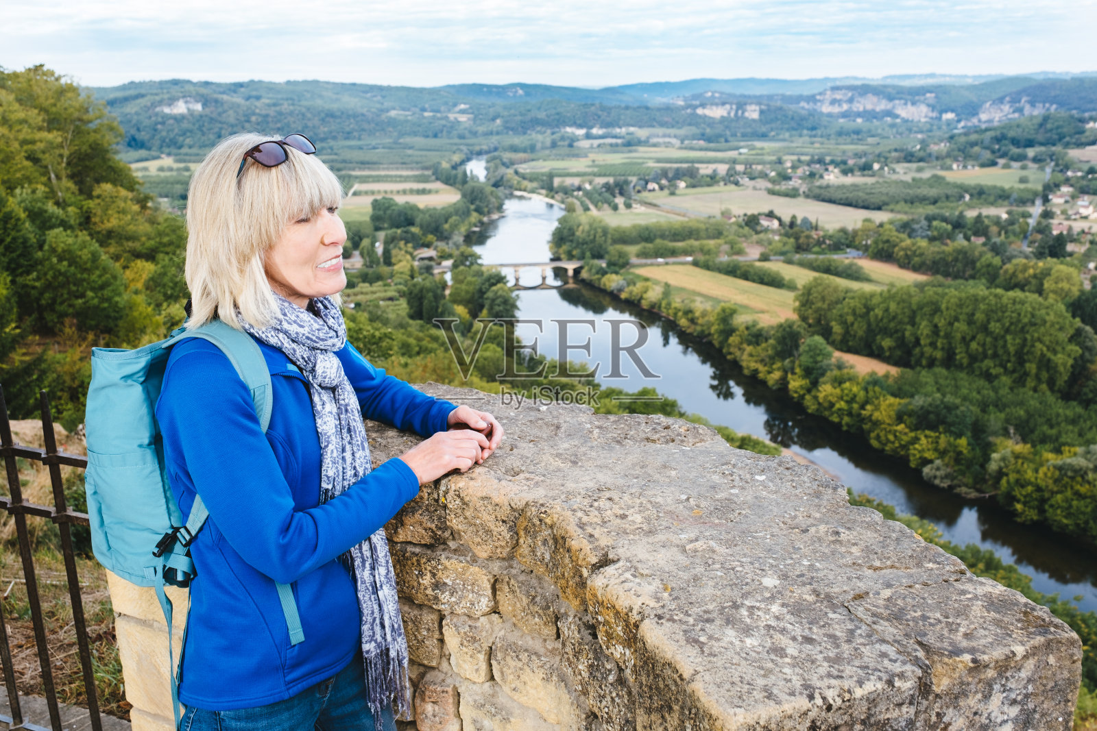 法国多尔多涅地区多姆村的妇女照片摄影图片