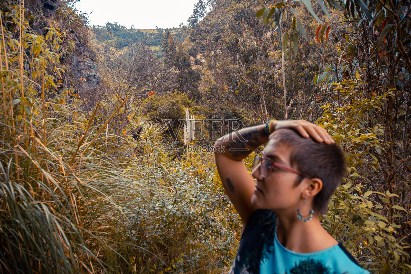 短发的女人照片摄影图片